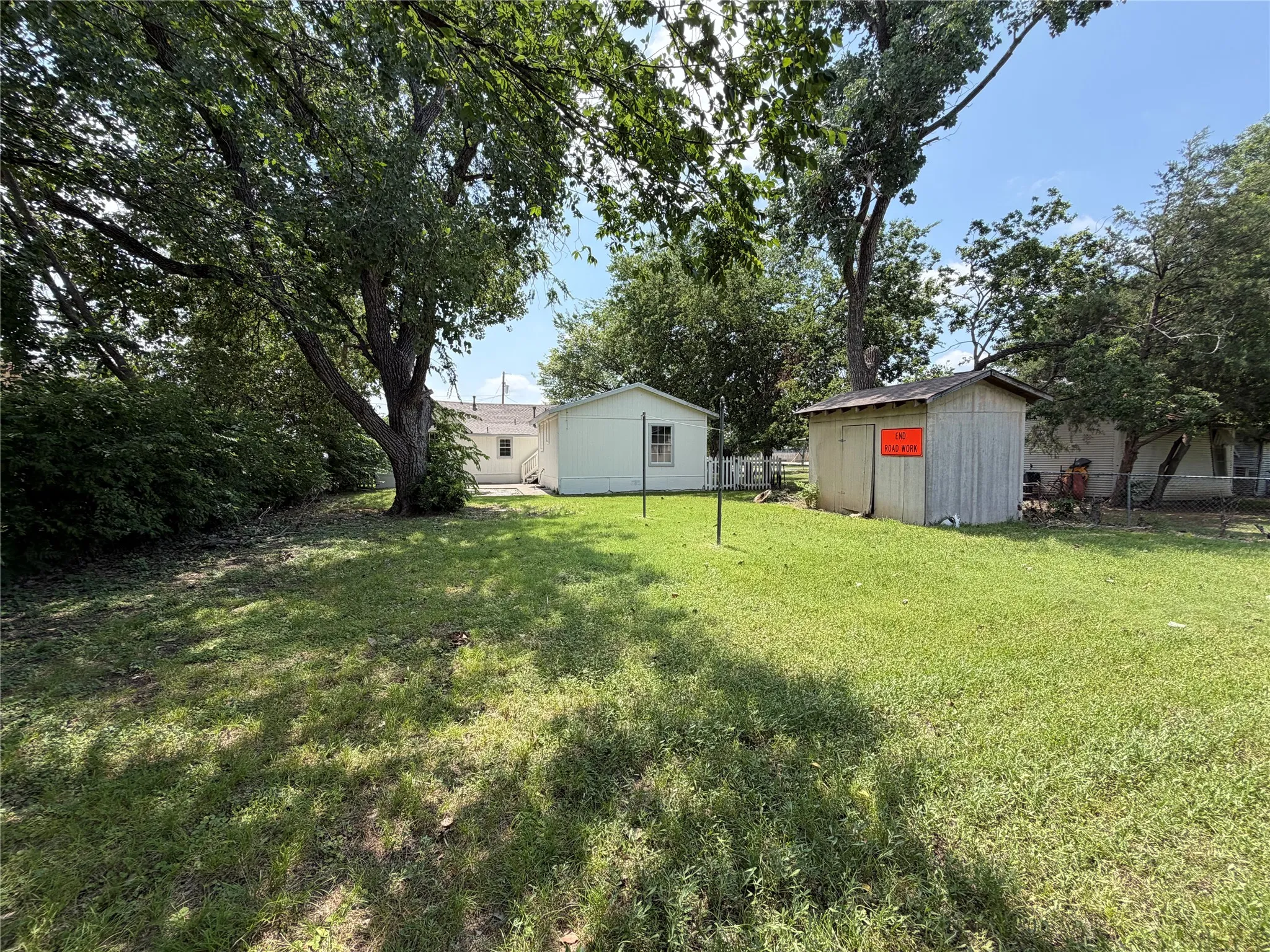 Single Family Residence For Rent in Denton County , 605 N Pine Street, Roanoke, Texas 76262, 3 Bedroom, 2 Bathroom, Garage spaces, 1,402 Sqft, built in 1966, mls#21307573, Real Estate Agent in Roanoke, Homes For Rent in Denton county, Homes For Rent in Roanoke, Realtor in Roanoke Texas, Real Estate Brokerage Independent Realty Texas, Luminita Cordes Realtor