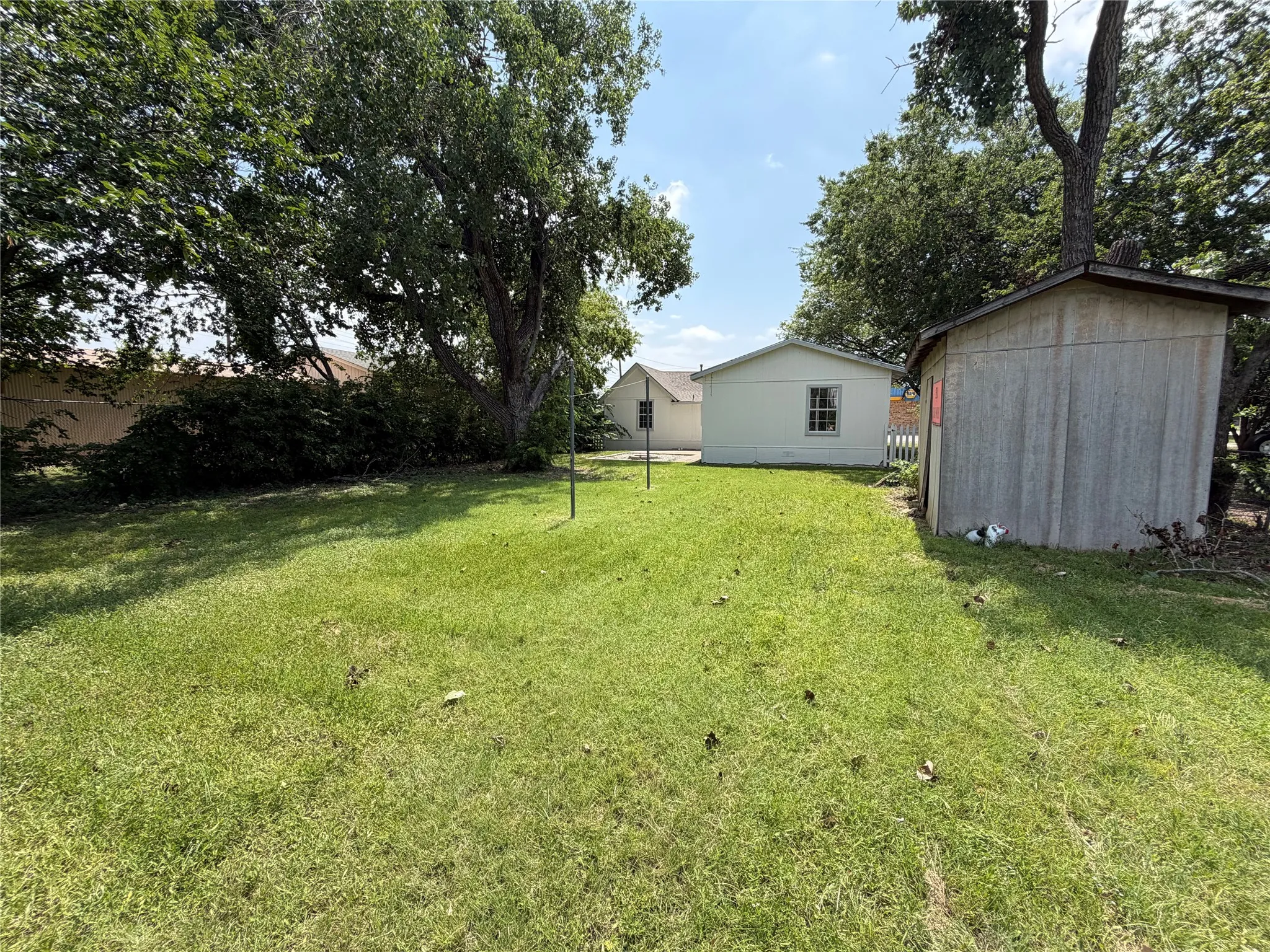Single Family Residence For Rent in Denton County , 605 N Pine Street, Roanoke, Texas 76262, 3 Bedroom, 2 Bathroom, Garage spaces, 1,402 Sqft, built in 1966, mls#21307573, Real Estate Agent in Roanoke, Homes For Rent in Denton county, Homes For Rent in Roanoke, Realtor in Roanoke Texas, Real Estate Brokerage Independent Realty Texas, Luminita Cordes Realtor