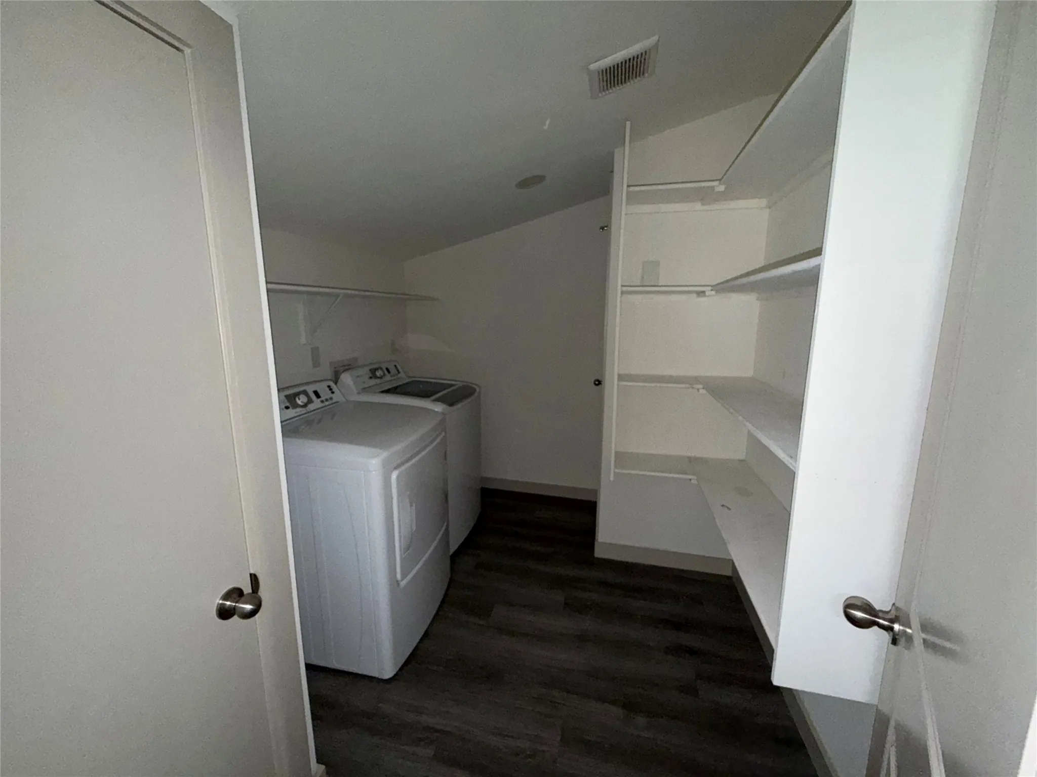 Single Family Residence For Rent in Denton County , 605 N Pine Street, Roanoke, Texas 76262, 3 Bedroom, 2 Bathroom, Garage spaces, 1,402 Sqft, built in 1966, mls#21307573, Real Estate Agent in Roanoke, Homes For Rent in Denton county, Homes For Rent in Roanoke, Realtor in Roanoke Texas, Real Estate Brokerage Independent Realty Texas, Luminita Cordes Realtor