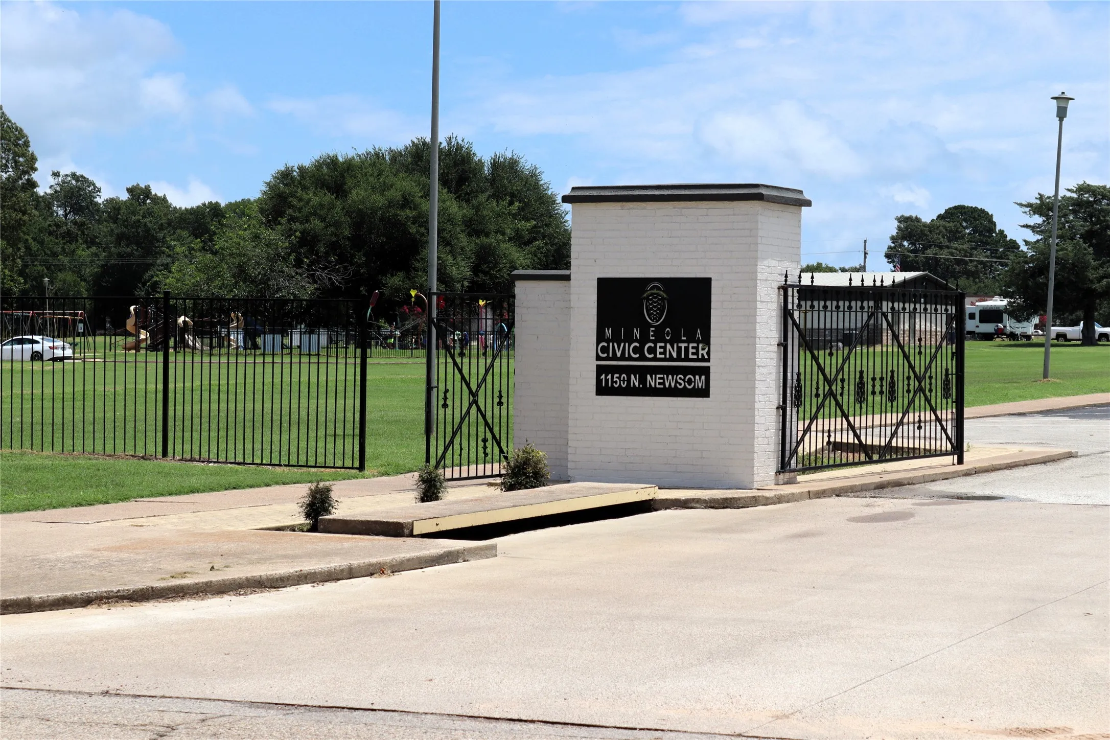 Unimproved Land For Sale in Wood County , 1151 N Newsom Street, Mineola, Texas 75773, 0, 0, Garage spaces, 0 Sqft, built in 0, Price $44,700, mls#21308307, Real Estate Agent in Mineola, Homes For Sale in Wood county, Homes For Sale in Mineola, Realtor in Mineola Texas, Real Estate Brokerage Independent Realty Texas, Luminita Cordes Realtor