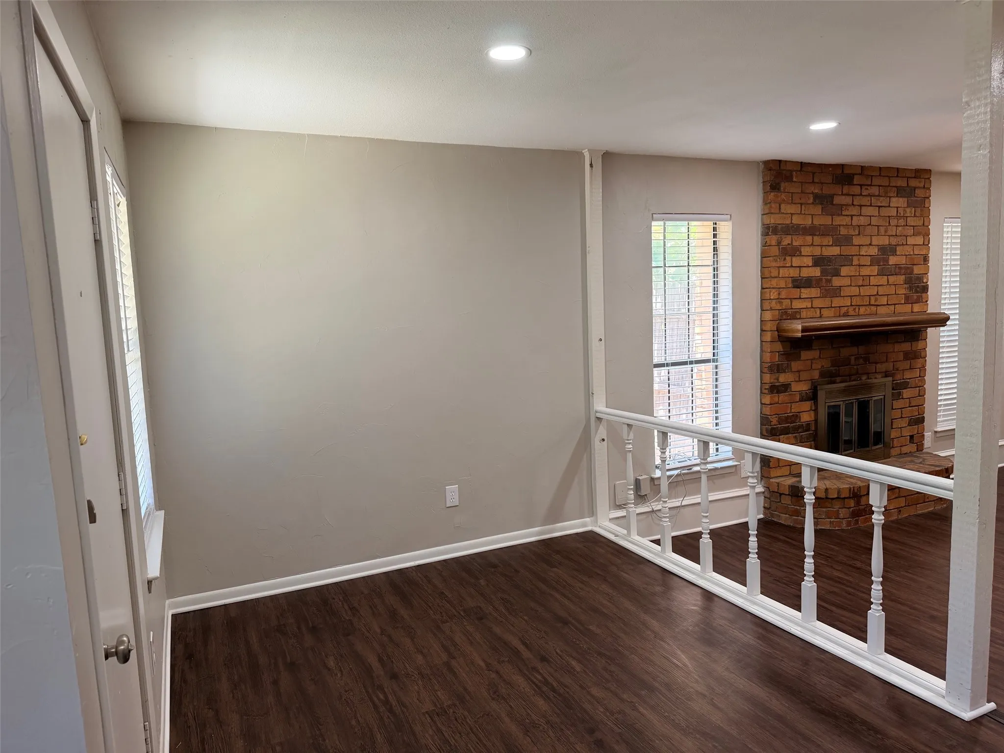 Duplex For Rent in Dallas County , 1014 Bluebird Drive, Irving, Texas 75061, 2 Bedroom, 2 Bathroom, Garage spaces, 939 Sqft, built in 1979, mls#21308318, Real Estate Agent in Irving, Homes For Rent in Dallas county, Homes For Rent in Irving, Realtor in Irving Texas, Real Estate Brokerage Independent Realty Texas, Luminita Cordes Realtor