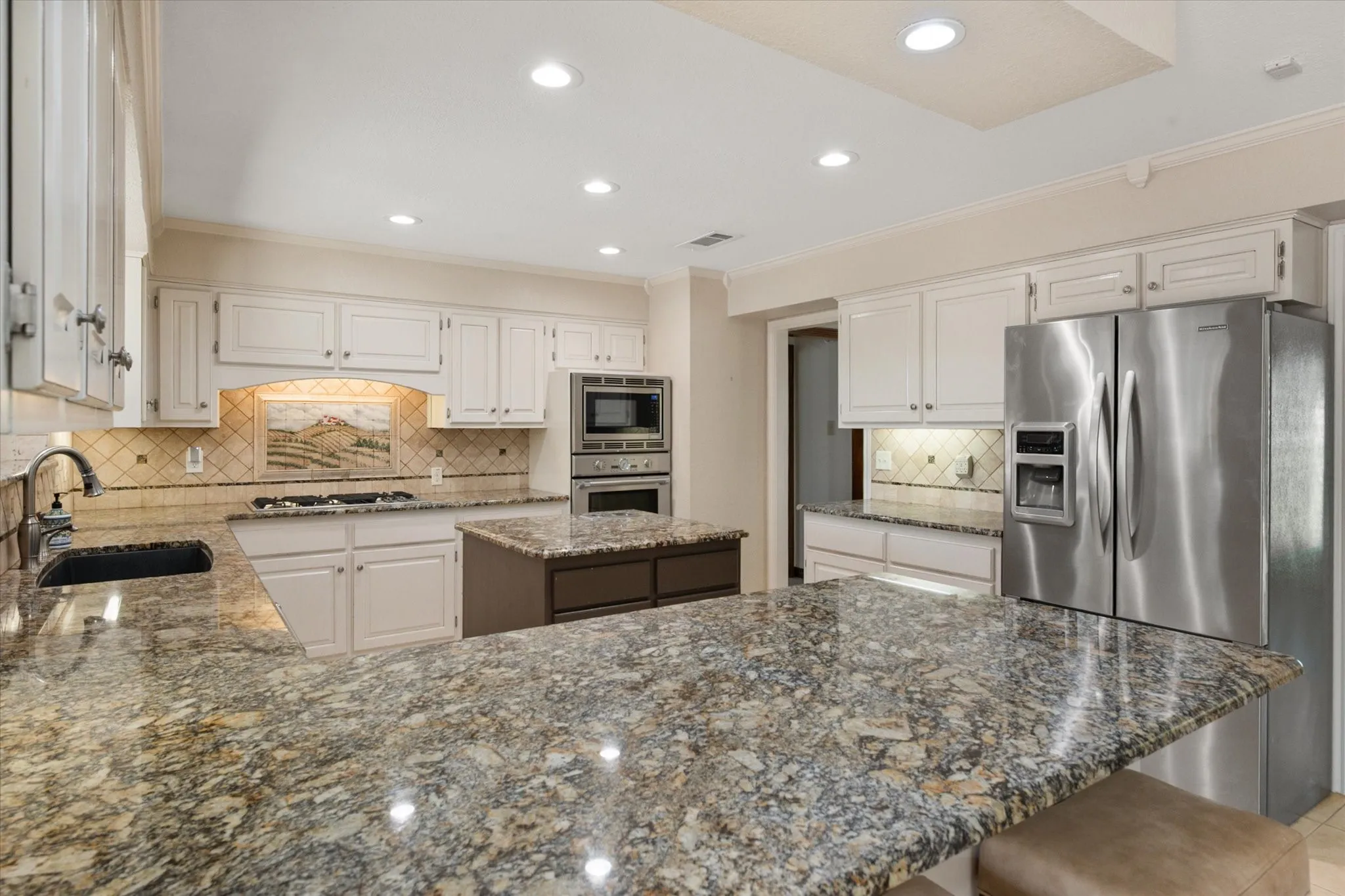 Single Family Residence For Sale in Tarrant County , 8111 Russell Curry Road, Arlington, Texas 76001, 4 Bedroom, 5 Bathroom, 2 Garage spaces, 3,762 Sqft, built in 1984, mls#21296019, Real Estate Agent in Arlington, Homes For Sale in Tarrant county, Homes For Sale in Arlington, Realtor in Arlington Texas, Real Estate Brokerage Independent Realty Texas, Luminita Cordes Realtor