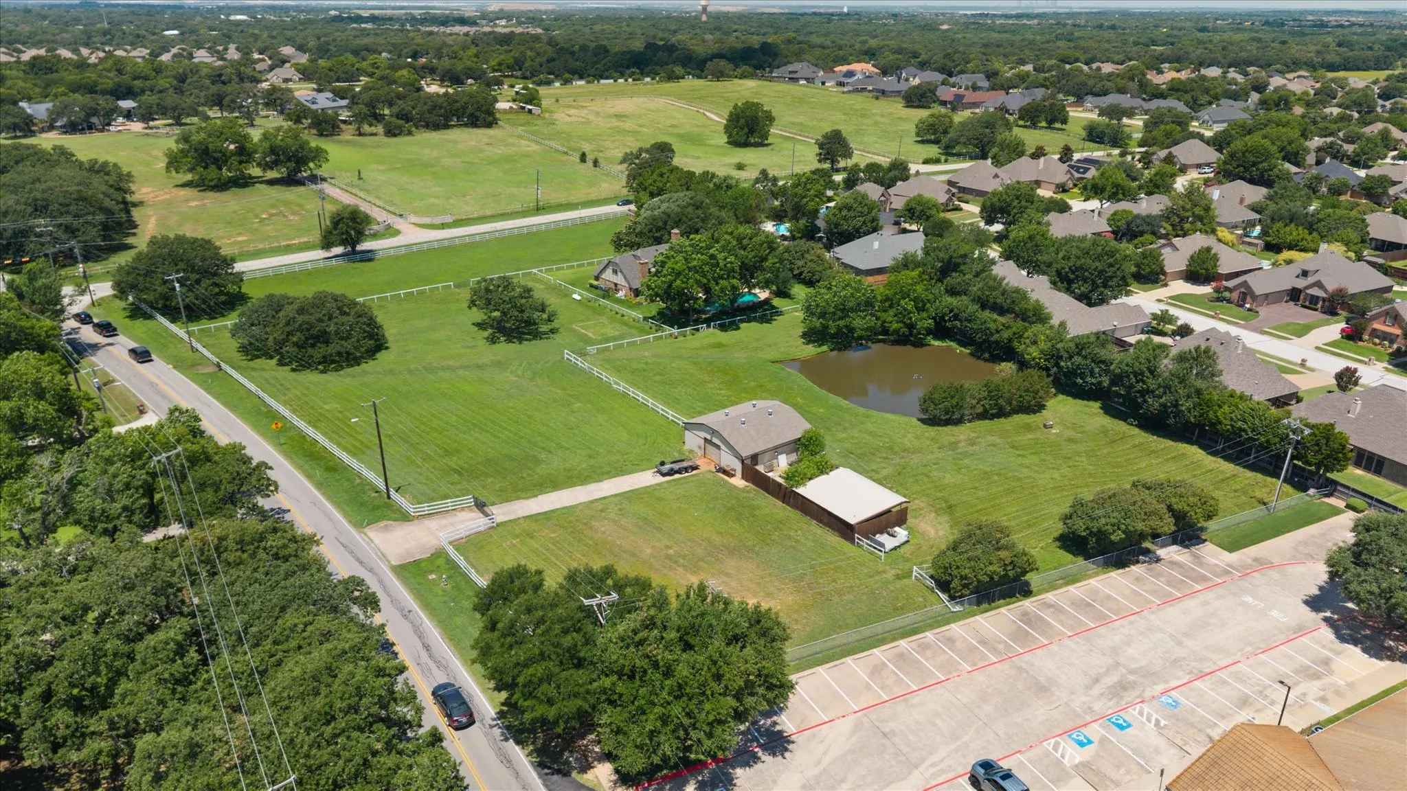 Single Family Residence For Sale in Tarrant County , 8111 Russell Curry Road, Arlington, Texas 76001, 4 Bedroom, 5 Bathroom, 2 Garage spaces, 3,762 Sqft, built in 1984, mls#21296019, Real Estate Agent in Arlington, Homes For Sale in Tarrant county, Homes For Sale in Arlington, Realtor in Arlington Texas, Real Estate Brokerage Independent Realty Texas, Luminita Cordes Realtor