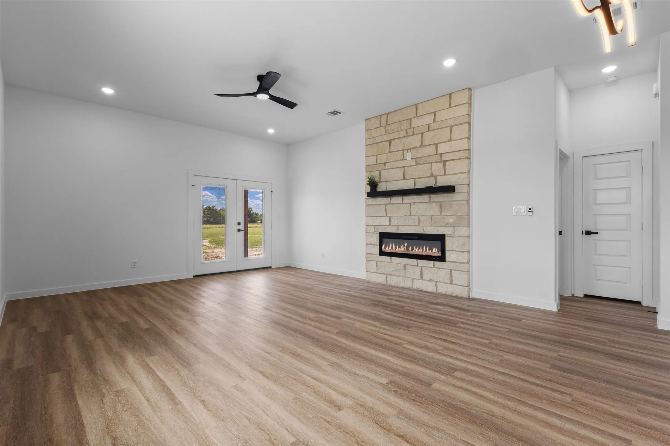 Single Family Residence For Sale in Hunt County , 5522 COUNTY ROAD 3521, Quinlan, Texas 75474, 4 Bedrooms, 2 Bathrooms, 2 Garage spaces, 1,968 Sqft, built in 2026, Price $435,000, mls#21308317, Real Estate Agent in Quinlan, Homes For Sale in Hunt county, Homes For Sale in Quinlan, Realtor in Quinlan Texas, Real Estate Brokerage Independent Realty Texas, Luminita Cordes Realtor