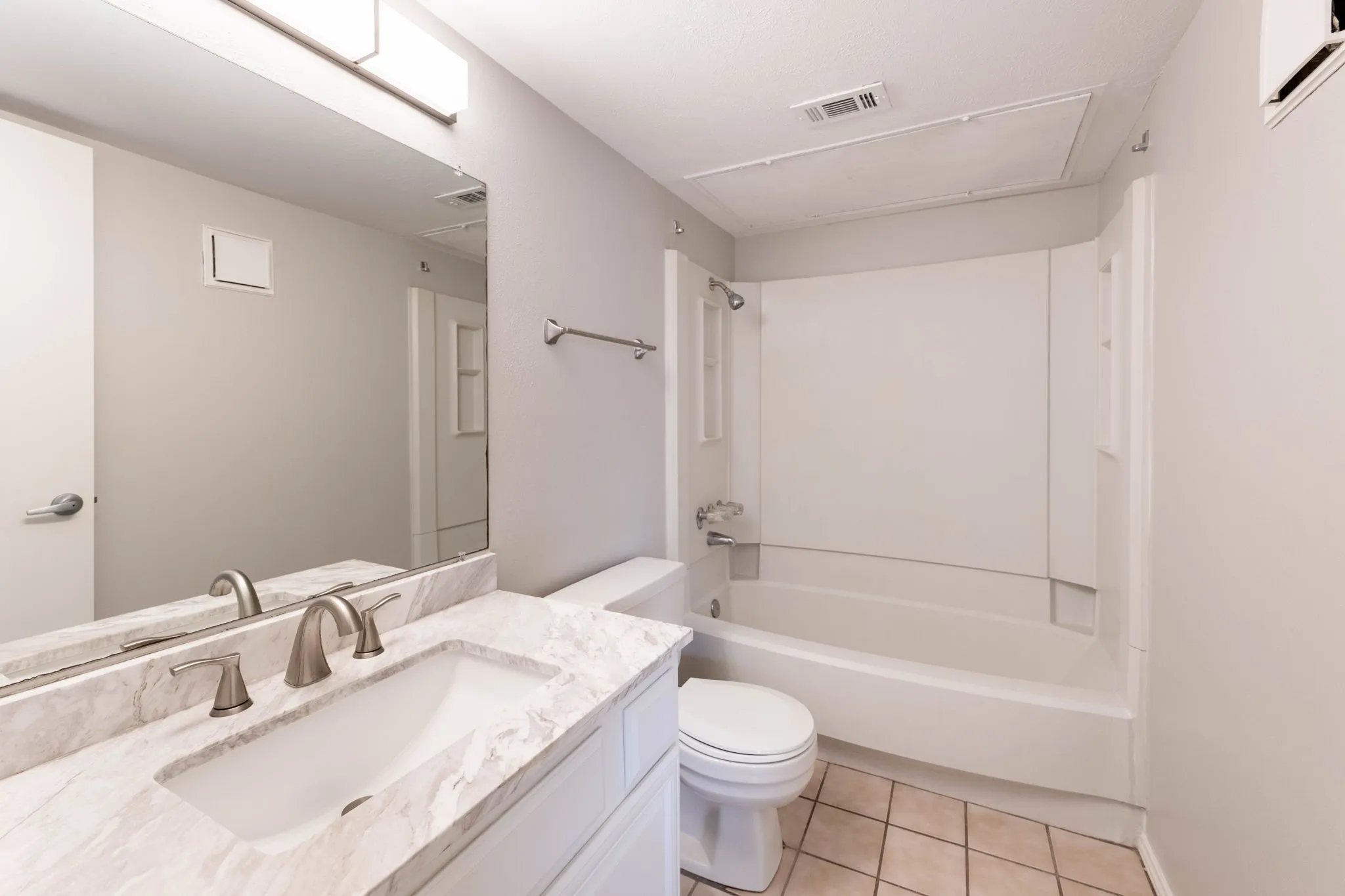 Condominium For Rent in Dallas County , 4552 Chaha Road 202, Garland, Texas 75043, 2 Bedroom, 2 Bathroom, Garage spaces, 943 Sqft, built in 1981, mls#21306252, Real Estate Agent in Garland, Homes For Rent in Dallas county, Homes For Rent in Garland, Realtor in Garland Texas, Real Estate Brokerage Independent Realty Texas, Luminita Cordes Realtor