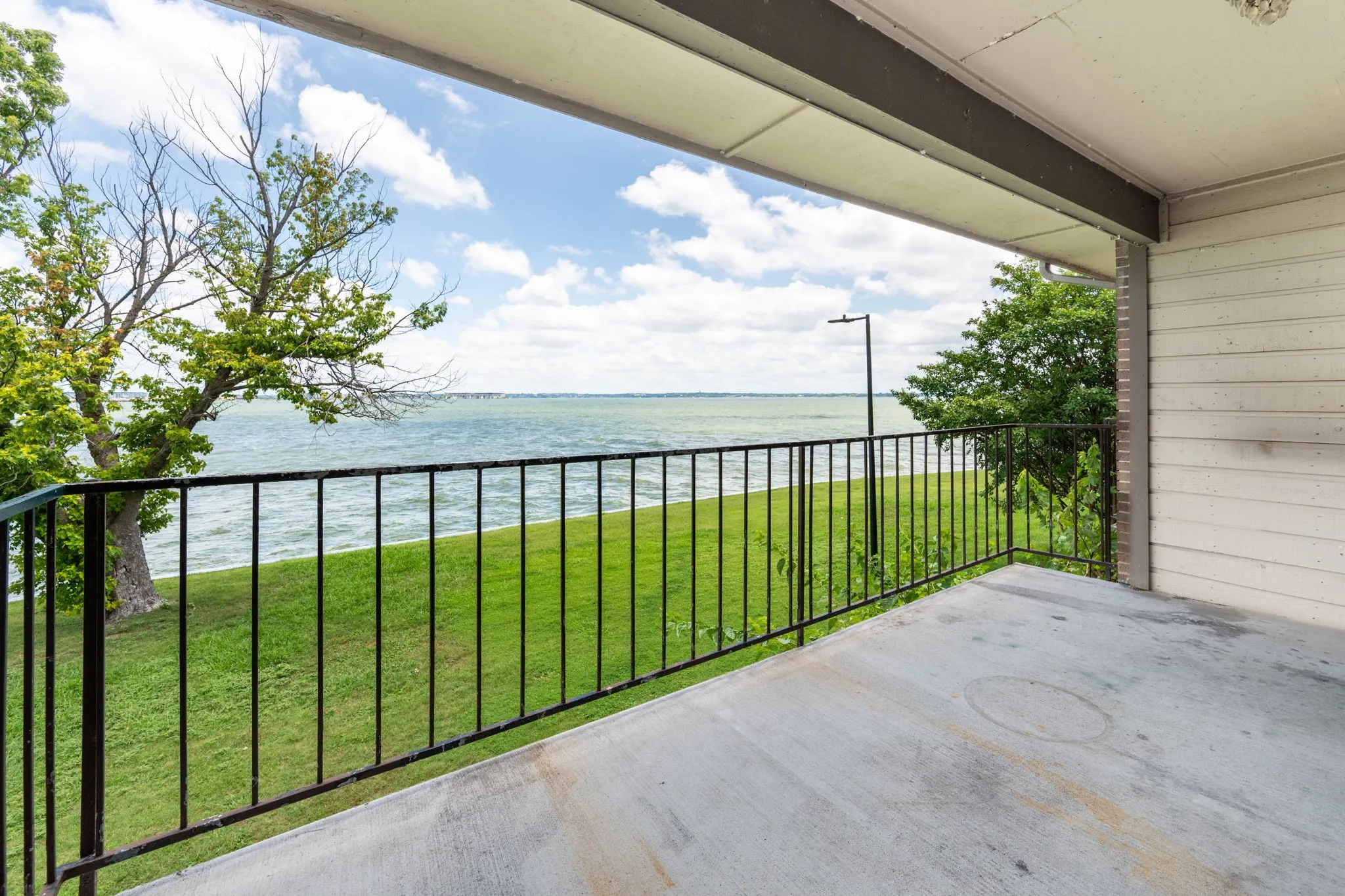 Condominium For Rent in Dallas County , 4552 Chaha Road 202, Garland, Texas 75043, 2 Bedroom, 2 Bathroom, Garage spaces, 943 Sqft, built in 1981, mls#21306252, Real Estate Agent in Garland, Homes For Rent in Dallas county, Homes For Rent in Garland, Realtor in Garland Texas, Real Estate Brokerage Independent Realty Texas, Luminita Cordes Realtor
