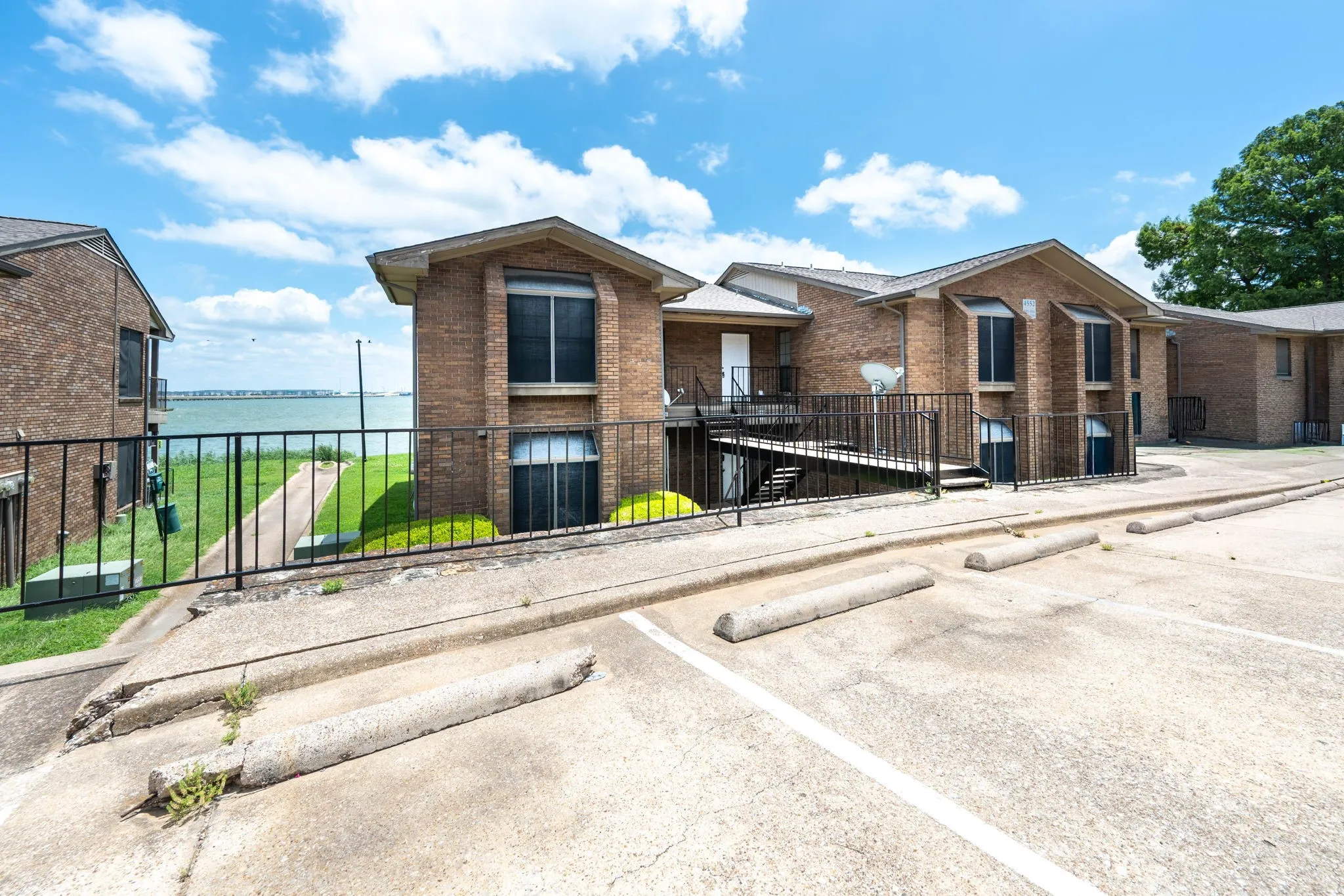 Condominium For Rent in Dallas County , 4552 Chaha Road 202, Garland, Texas 75043, 2 Bedroom, 2 Bathroom, Garage spaces, 943 Sqft, built in 1981, mls#21306252, Real Estate Agent in Garland, Homes For Rent in Dallas county, Homes For Rent in Garland, Realtor in Garland Texas, Real Estate Brokerage Independent Realty Texas, Luminita Cordes Realtor