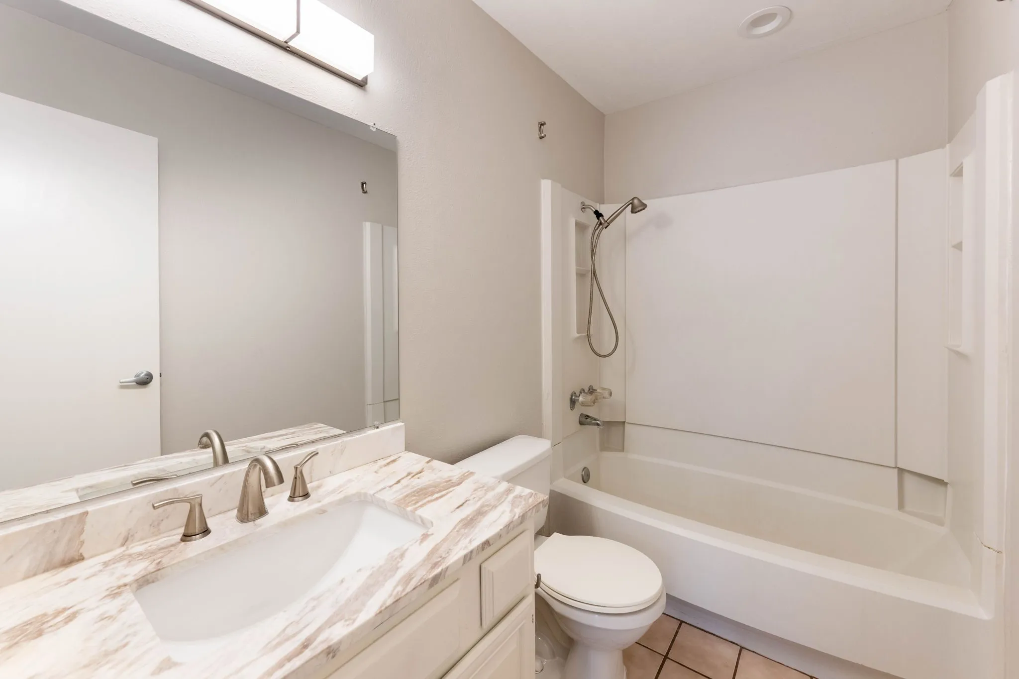 Condominium For Rent in Dallas County , 4552 Chaha Road 202, Garland, Texas 75043, 2 Bedroom, 2 Bathroom, Garage spaces, 943 Sqft, built in 1981, mls#21306252, Real Estate Agent in Garland, Homes For Rent in Dallas county, Homes For Rent in Garland, Realtor in Garland Texas, Real Estate Brokerage Independent Realty Texas, Luminita Cordes Realtor
