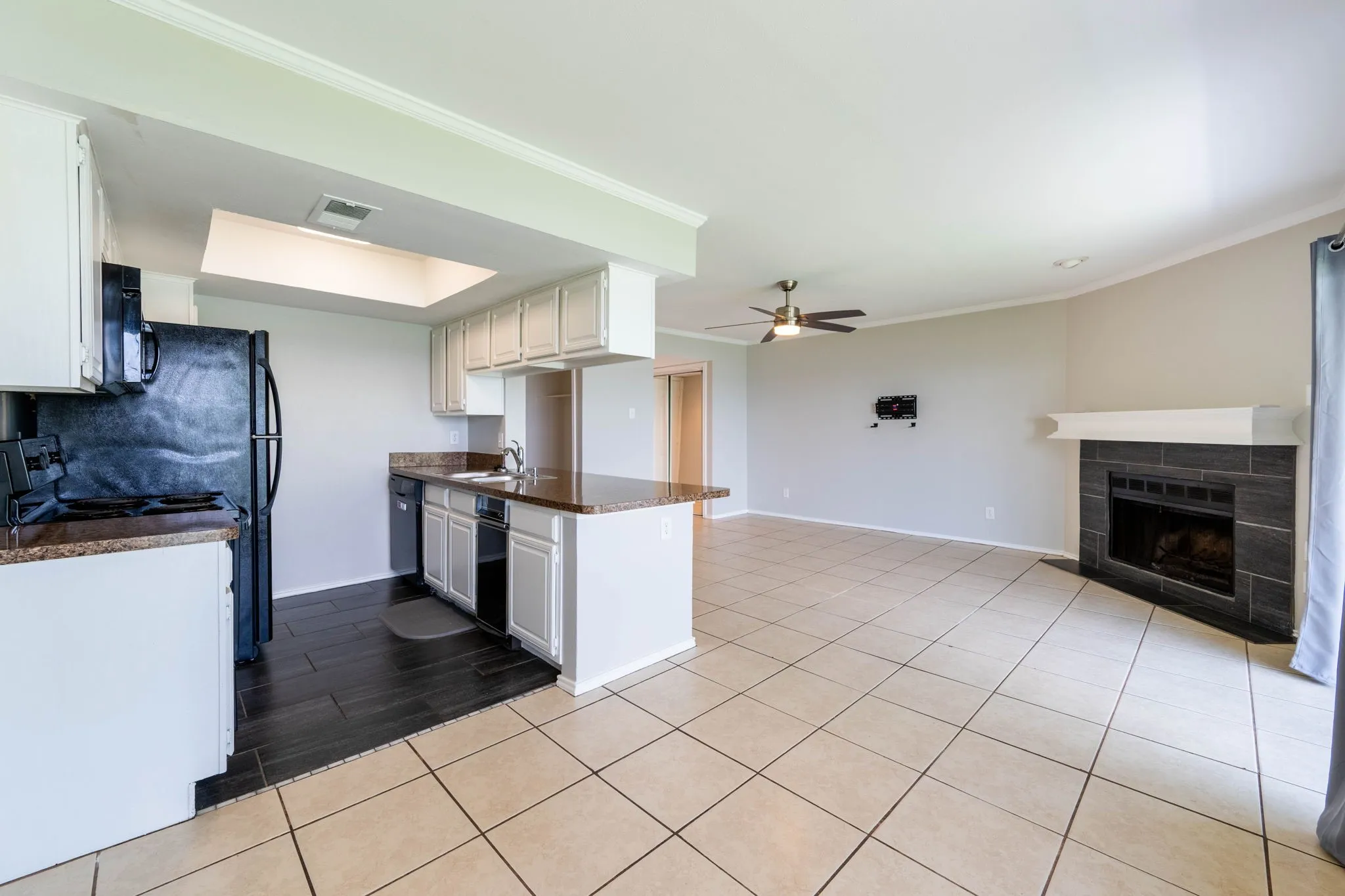 Condominium For Rent in Dallas County , 4552 Chaha Road 202, Garland, Texas 75043, 2 Bedroom, 2 Bathroom, Garage spaces, 943 Sqft, built in 1981, mls#21306252, Real Estate Agent in Garland, Homes For Rent in Dallas county, Homes For Rent in Garland, Realtor in Garland Texas, Real Estate Brokerage Independent Realty Texas, Luminita Cordes Realtor