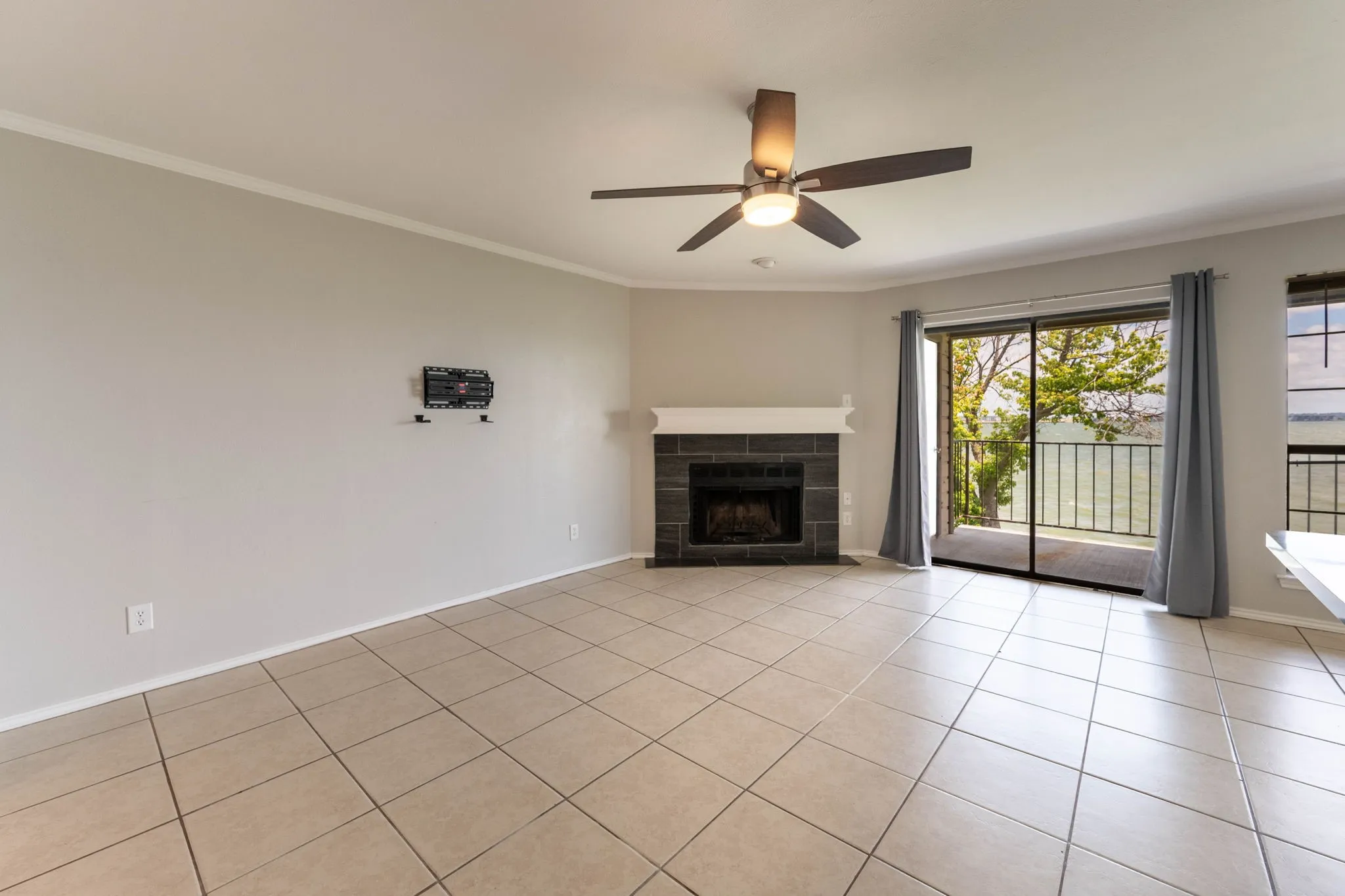 Condominium For Rent in Dallas County , 4552 Chaha Road 202, Garland, Texas 75043, 2 Bedroom, 2 Bathroom, Garage spaces, 943 Sqft, built in 1981, mls#21306252, Real Estate Agent in Garland, Homes For Rent in Dallas county, Homes For Rent in Garland, Realtor in Garland Texas, Real Estate Brokerage Independent Realty Texas, Luminita Cordes Realtor