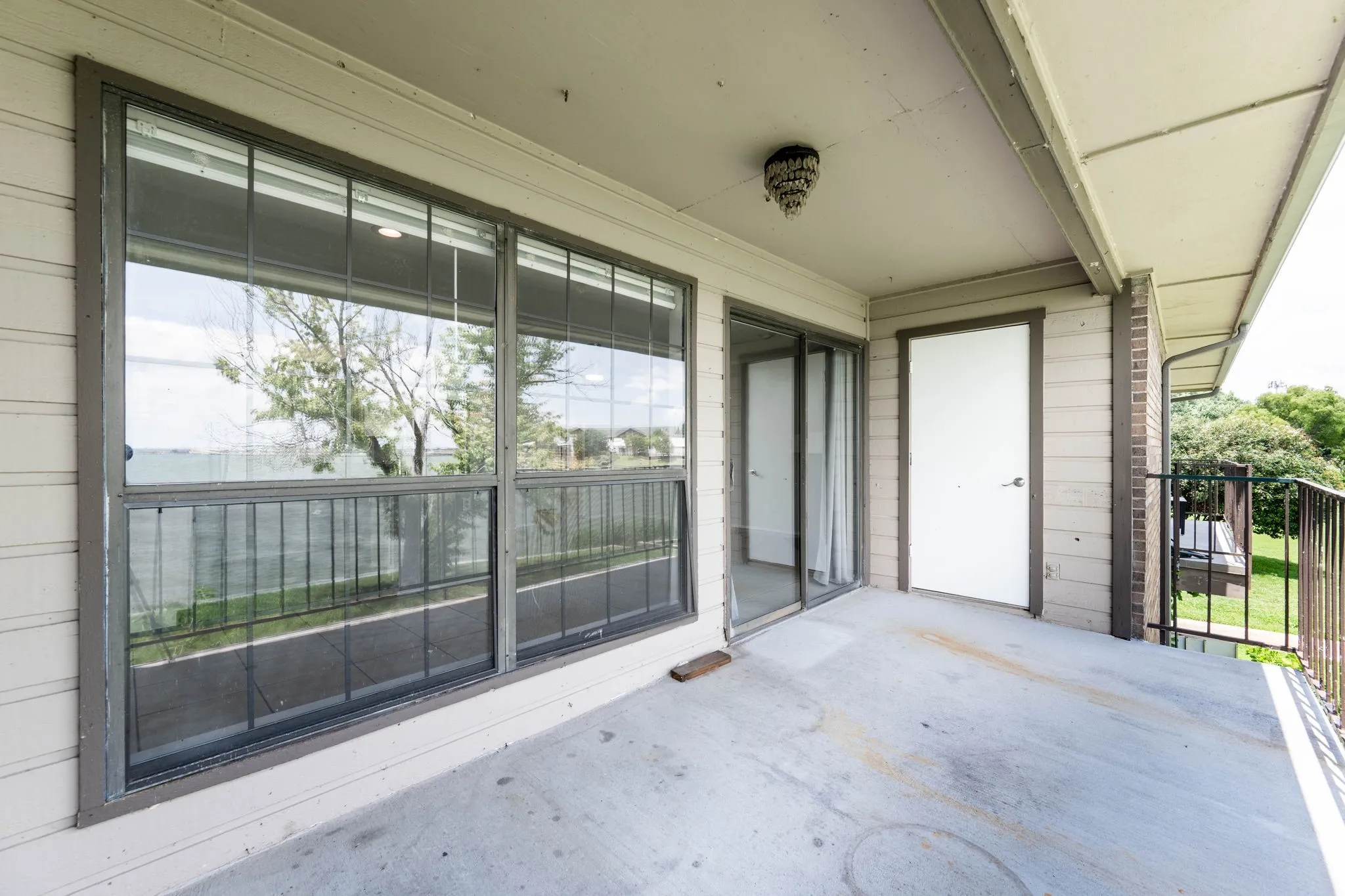 Condominium For Rent in Dallas County , 4552 Chaha Road 202, Garland, Texas 75043, 2 Bedroom, 2 Bathroom, Garage spaces, 943 Sqft, built in 1981, mls#21306252, Real Estate Agent in Garland, Homes For Rent in Dallas county, Homes For Rent in Garland, Realtor in Garland Texas, Real Estate Brokerage Independent Realty Texas, Luminita Cordes Realtor