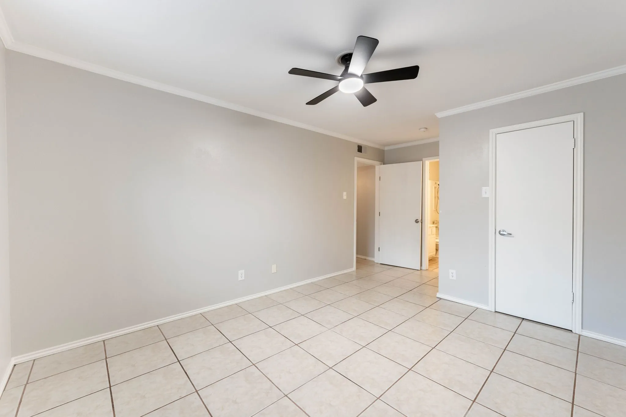 Condominium For Rent in Dallas County , 4552 Chaha Road 202, Garland, Texas 75043, 2 Bedroom, 2 Bathroom, Garage spaces, 943 Sqft, built in 1981, mls#21306252, Real Estate Agent in Garland, Homes For Rent in Dallas county, Homes For Rent in Garland, Realtor in Garland Texas, Real Estate Brokerage Independent Realty Texas, Luminita Cordes Realtor