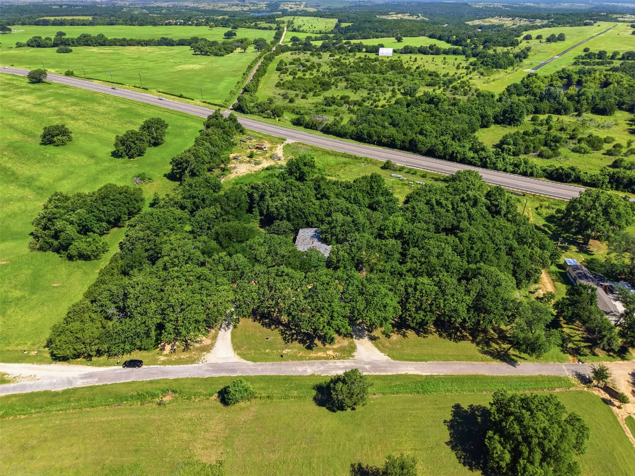 Mobile Home For Sale in Somervell County , 1135 County Road 2005, Glen Rose, Texas 76690, 3 Bedroom, 2 Bathroom, Garage spaces, 1,664 Sqft, built in 1995, mls#21308339, Real Estate Agent in Glen Rose, Homes For Sale in Somervell county, Homes For Sale in Glen Rose, Realtor in Glen Rose Texas, Real Estate Brokerage Independent Realty Texas, Luminita Cordes Realtor