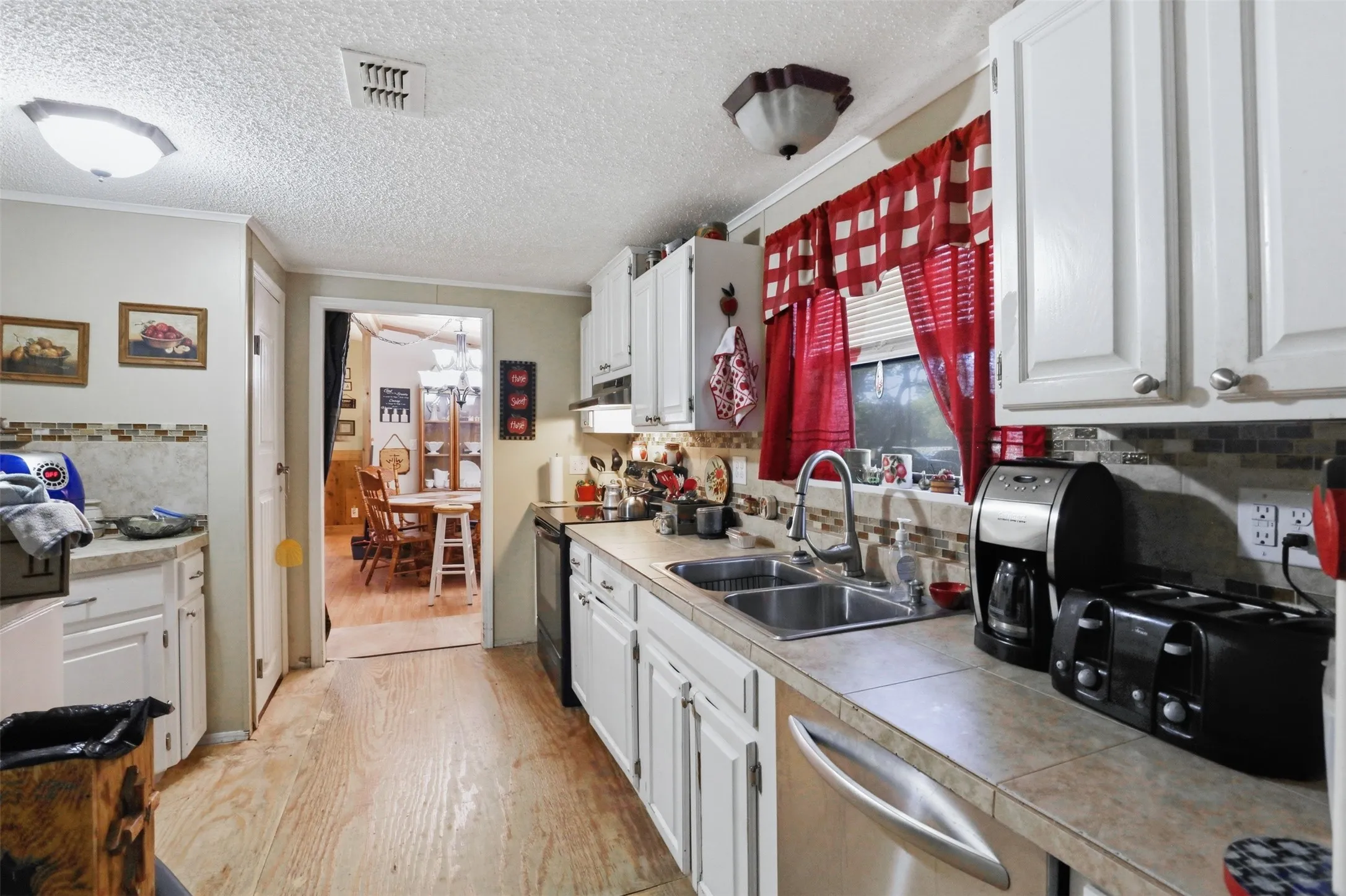 Mobile Home For Sale in Somervell County , 1135 County Road 2005, Glen Rose, Texas 76690, 3 Bedroom, 2 Bathroom, Garage spaces, 1,664 Sqft, built in 1995, mls#21308339, Real Estate Agent in Glen Rose, Homes For Sale in Somervell county, Homes For Sale in Glen Rose, Realtor in Glen Rose Texas, Real Estate Brokerage Independent Realty Texas, Luminita Cordes Realtor