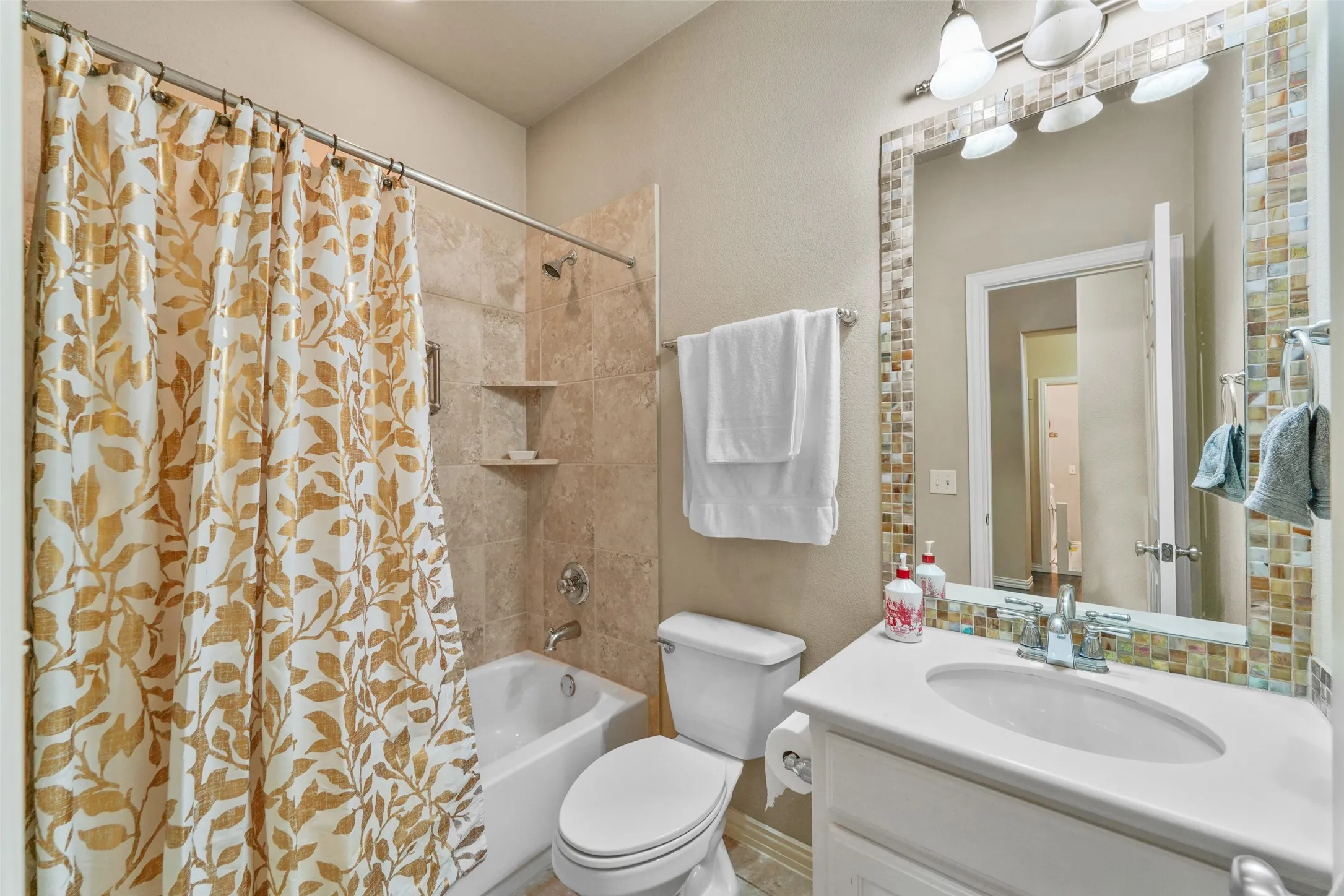 Single Family Residence For Sale in Collin County , 10082 Drawbridge Drive, Frisco, Texas 75035, 4 Bedroom, 4 Bathroom, 2 Garage spaces, 3,501 Sqft, built in 2010, mls#21308342, Real Estate Agent in Frisco, Homes For Sale in Collin county, Homes For Sale in Frisco, Realtor in Frisco Texas, Real Estate Brokerage Independent Realty Texas, Luminita Cordes Realtor