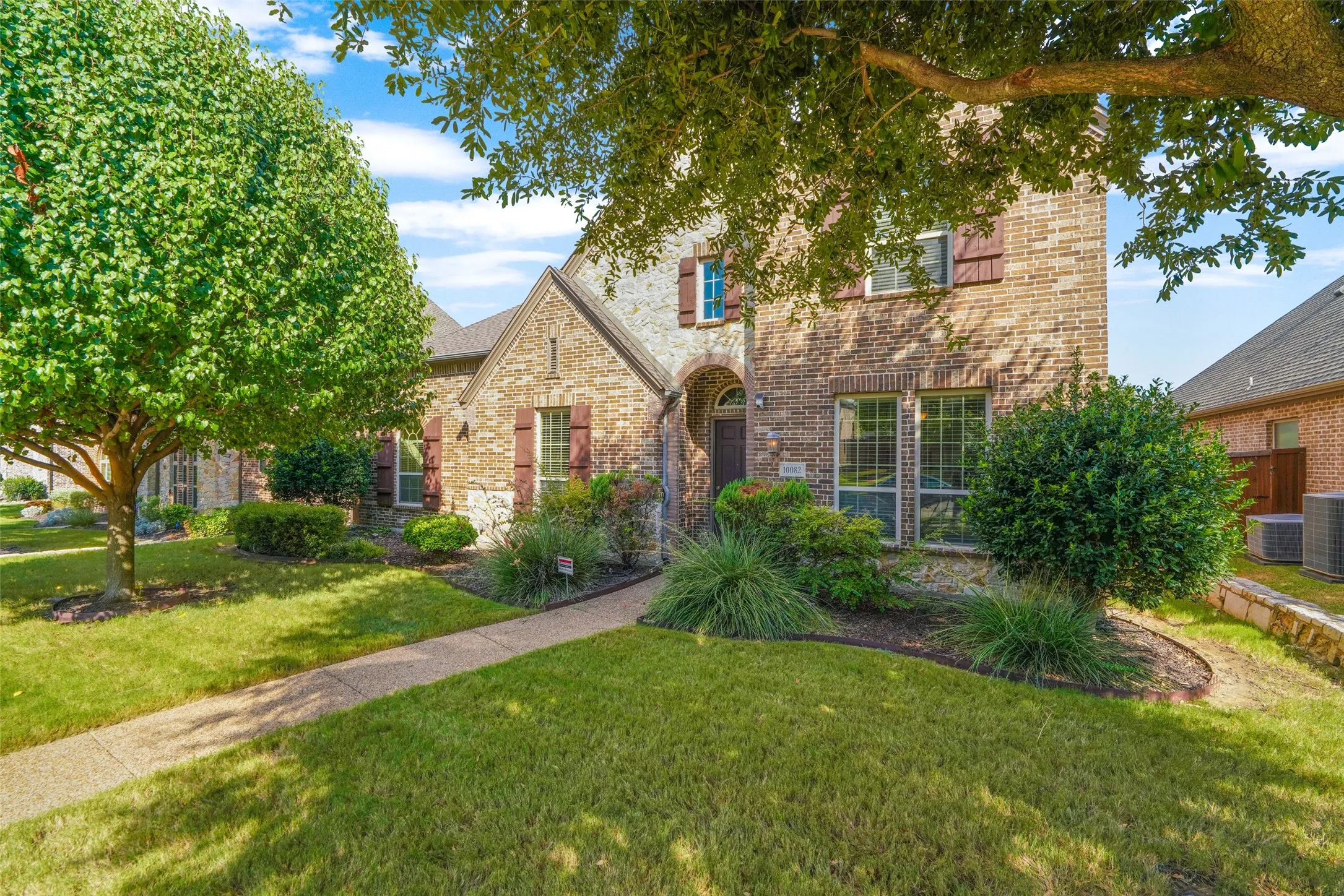 Single Family Residence For Sale in Collin County , 10082 Drawbridge Drive, Frisco, Texas 75035, 4 Bedroom, 4 Bathroom, 2 Garage spaces, 3,501 Sqft, built in 2010, mls#21308342, Real Estate Agent in Frisco, Homes For Sale in Collin county, Homes For Sale in Frisco, Realtor in Frisco Texas, Real Estate Brokerage Independent Realty Texas, Luminita Cordes Realtor