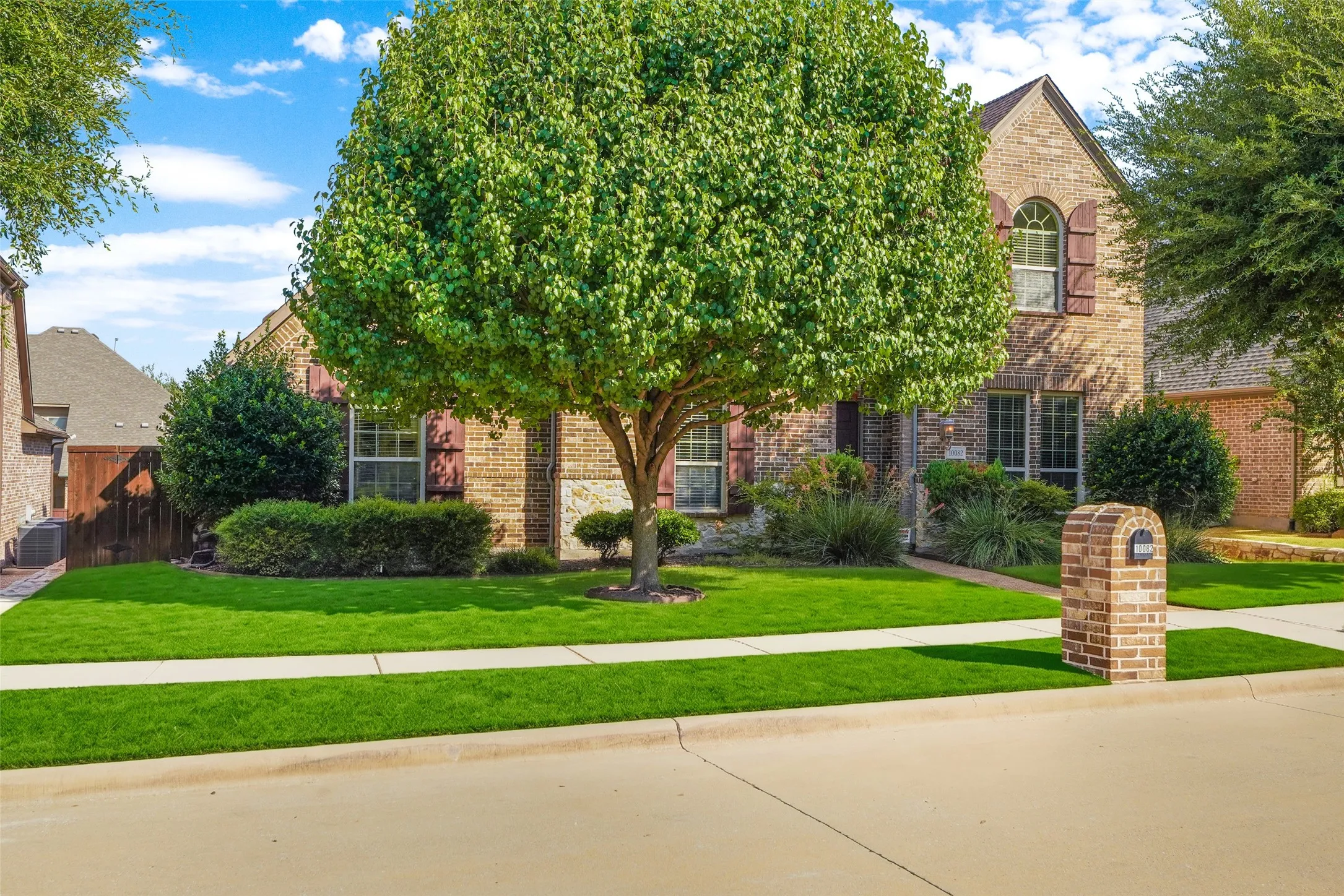 Single Family Residence For Sale in Collin County , 10082 Drawbridge Drive, Frisco, Texas 75035, 4 Bedroom, 4 Bathroom, 2 Garage spaces, 3,501 Sqft, built in 2010, mls#21308342, Real Estate Agent in Frisco, Homes For Sale in Collin county, Homes For Sale in Frisco, Realtor in Frisco Texas, Real Estate Brokerage Independent Realty Texas, Luminita Cordes Realtor