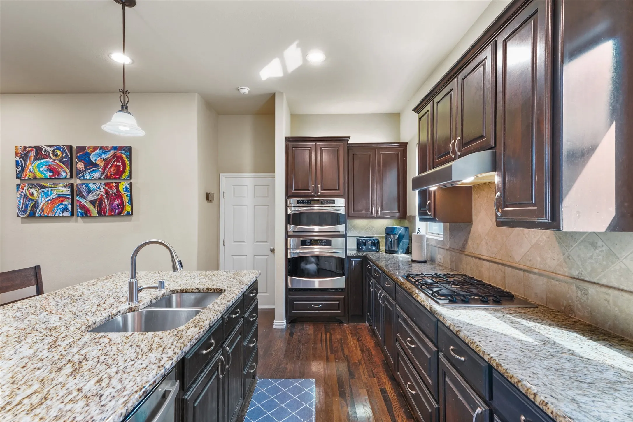 Single Family Residence For Sale in Collin County , 10082 Drawbridge Drive, Frisco, Texas 75035, 4 Bedroom, 4 Bathroom, 2 Garage spaces, 3,501 Sqft, built in 2010, mls#21308342, Real Estate Agent in Frisco, Homes For Sale in Collin county, Homes For Sale in Frisco, Realtor in Frisco Texas, Real Estate Brokerage Independent Realty Texas, Luminita Cordes Realtor