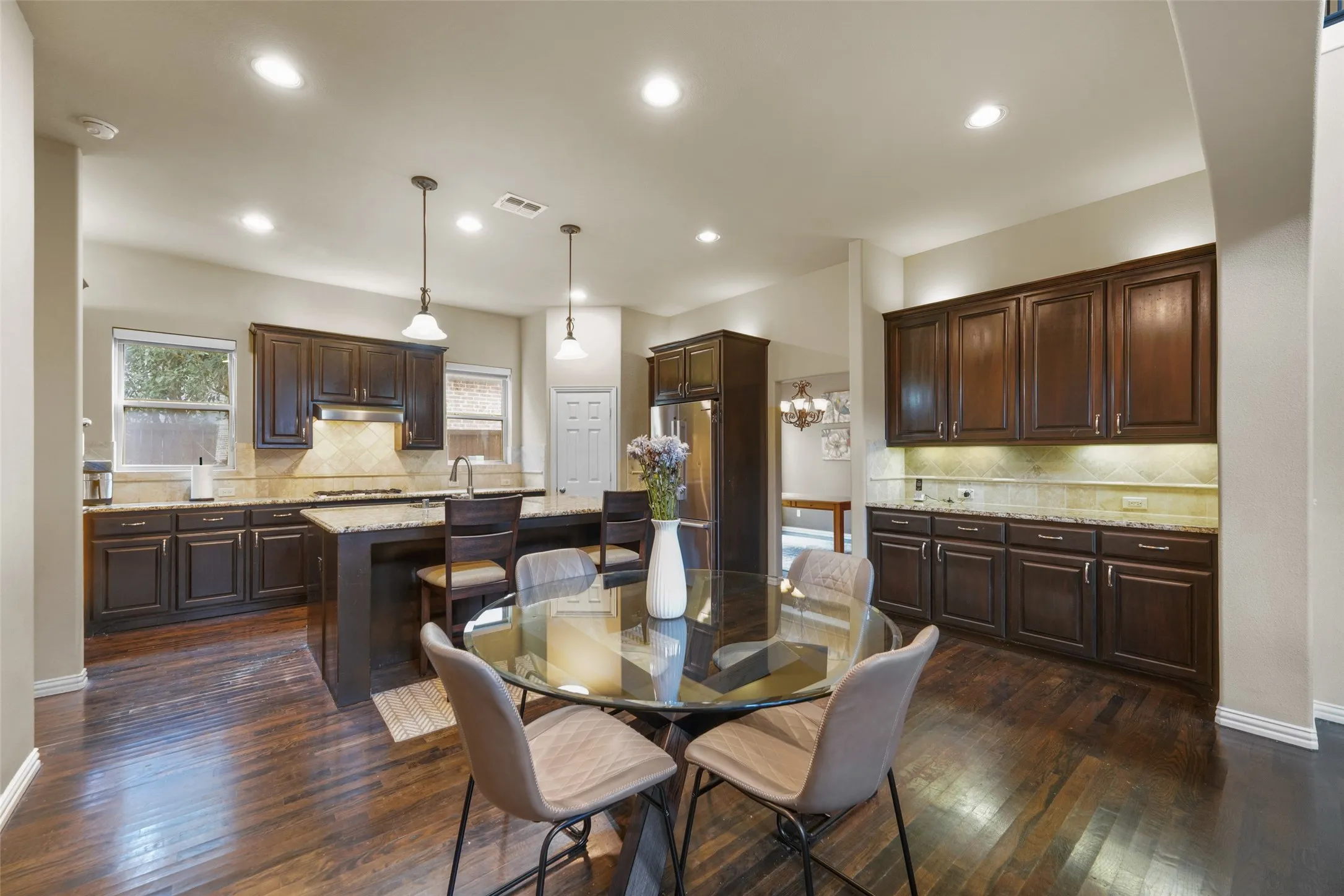 Single Family Residence For Sale in Collin County , 10082 Drawbridge Drive, Frisco, Texas 75035, 4 Bedroom, 4 Bathroom, 2 Garage spaces, 3,501 Sqft, built in 2010, mls#21308342, Real Estate Agent in Frisco, Homes For Sale in Collin county, Homes For Sale in Frisco, Realtor in Frisco Texas, Real Estate Brokerage Independent Realty Texas, Luminita Cordes Realtor