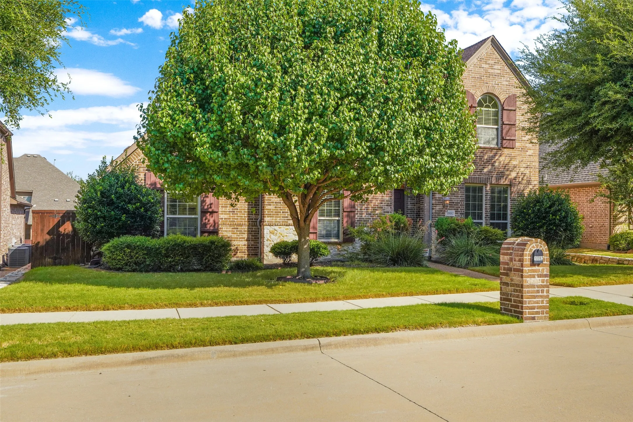 Single Family Residence For Sale in Collin County , 10082 Drawbridge Drive, Frisco, Texas 75035, 4 Bedroom, 4 Bathroom, 2 Garage spaces, 3,501 Sqft, built in 2010, mls#21308342, Real Estate Agent in Frisco, Homes For Sale in Collin county, Homes For Sale in Frisco, Realtor in Frisco Texas, Real Estate Brokerage Independent Realty Texas, Luminita Cordes Realtor