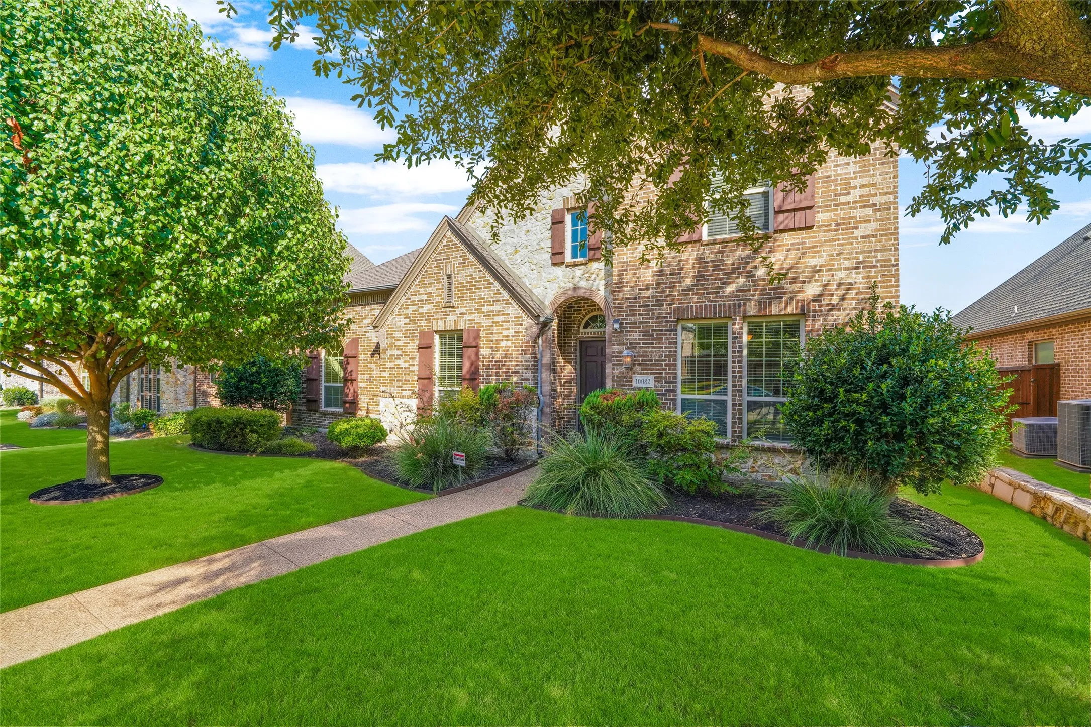 Single Family Residence For Sale in Collin County , 10082 Drawbridge Drive, Frisco, Texas 75035, 4 Bedroom, 4 Bathroom, 2 Garage spaces, 3,501 Sqft, built in 2010, mls#21308342, Real Estate Agent in Frisco, Homes For Sale in Collin county, Homes For Sale in Frisco, Realtor in Frisco Texas, Real Estate Brokerage Independent Realty Texas, Luminita Cordes Realtor