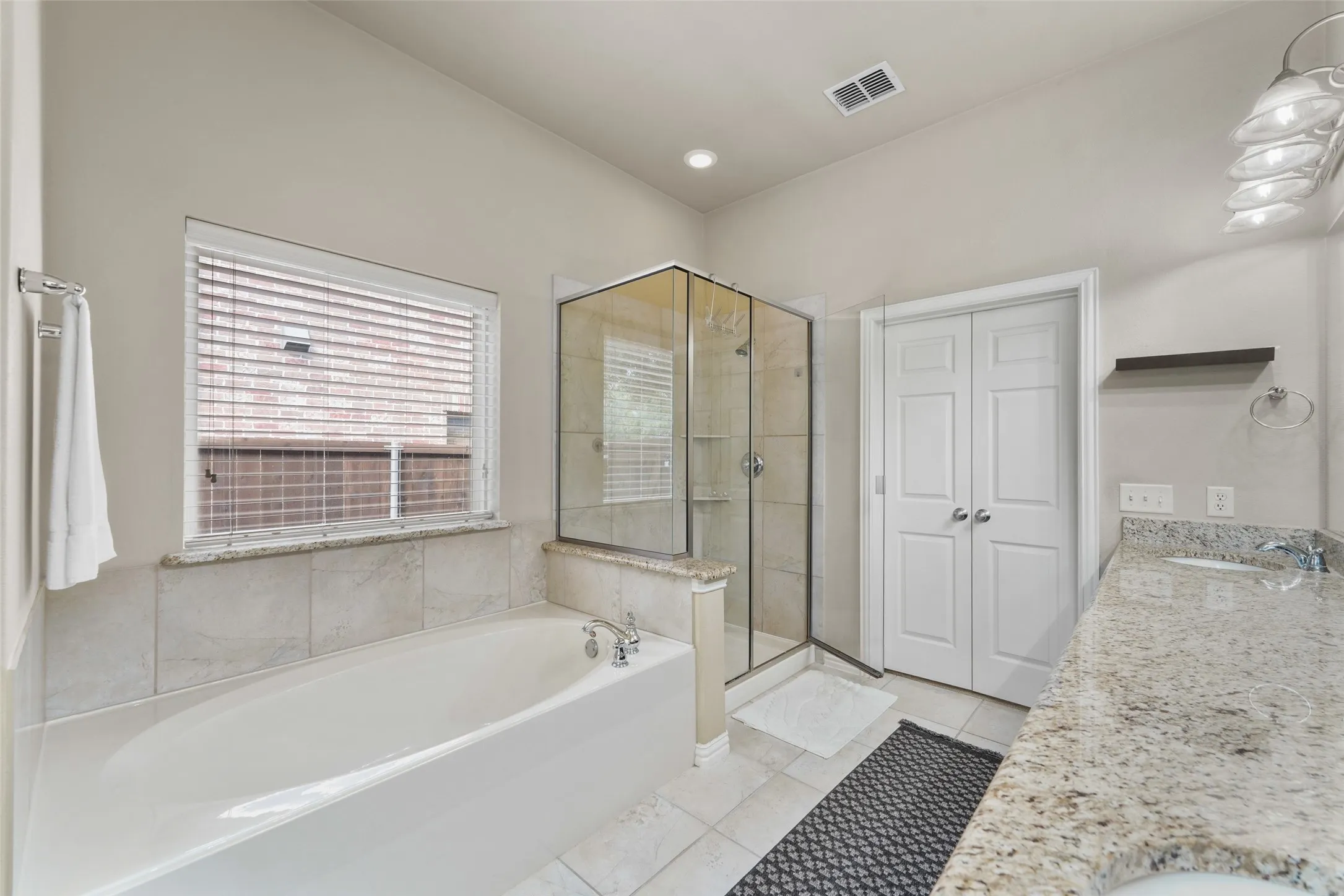 Single Family Residence For Sale in Collin County , 10082 Drawbridge Drive, Frisco, Texas 75035, 4 Bedroom, 4 Bathroom, 2 Garage spaces, 3,501 Sqft, built in 2010, mls#21308342, Real Estate Agent in Frisco, Homes For Sale in Collin county, Homes For Sale in Frisco, Realtor in Frisco Texas, Real Estate Brokerage Independent Realty Texas, Luminita Cordes Realtor
