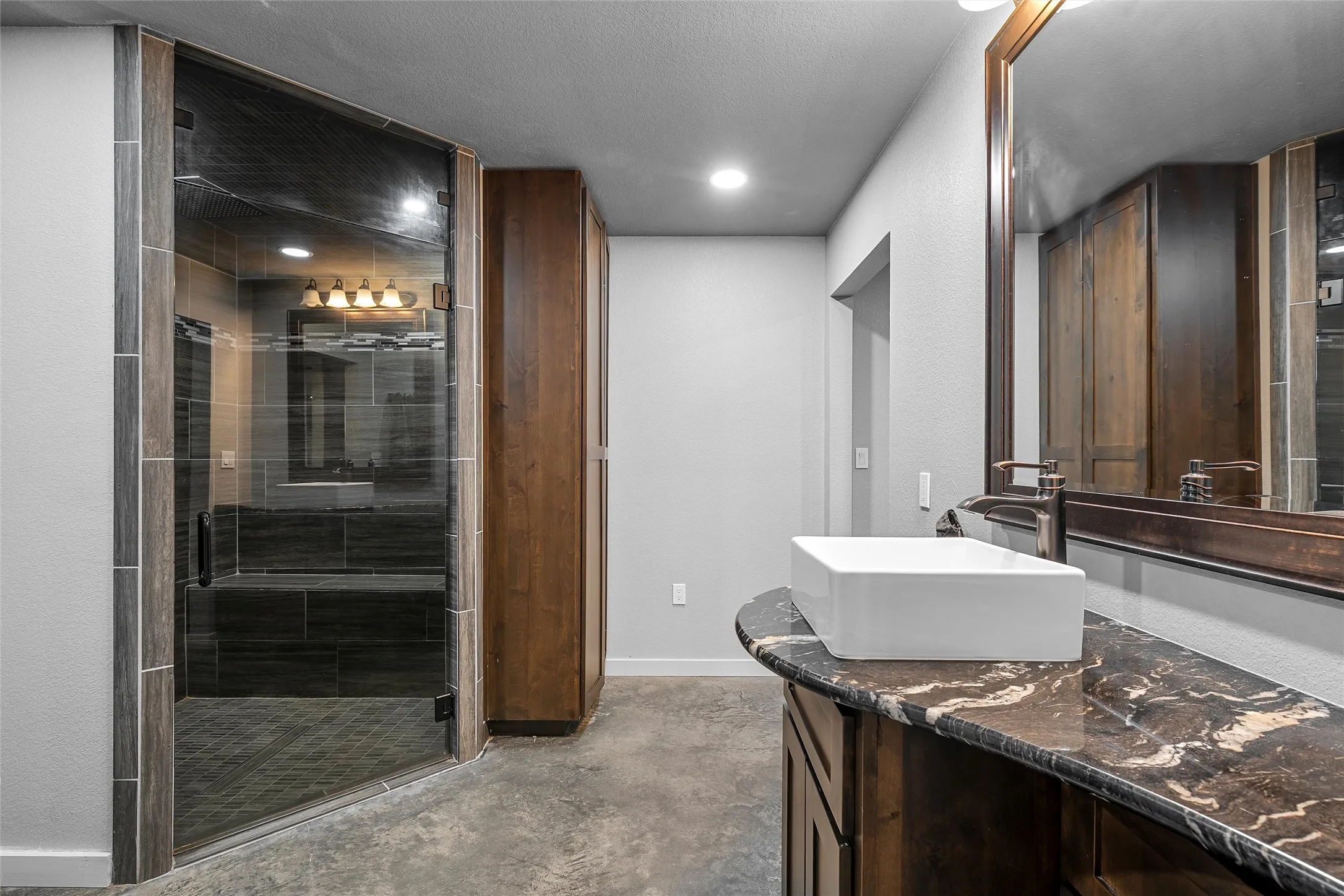 Single Family Residence For Sale in Bosque County , 289 CR 4275, Clifton, Texas 76634, 2 Bedroom, 2 Bathroom, Garage spaces, 1,960 Sqft, built in 2019, Price $1,825,000, mls#21308268, Real Estate Agent in Clifton, Homes For Sale in Bosque county, Homes For Sale in Clifton, Realtor in Clifton Texas, Real Estate Brokerage Independent Realty Texas, Luminita Cordes Realtor