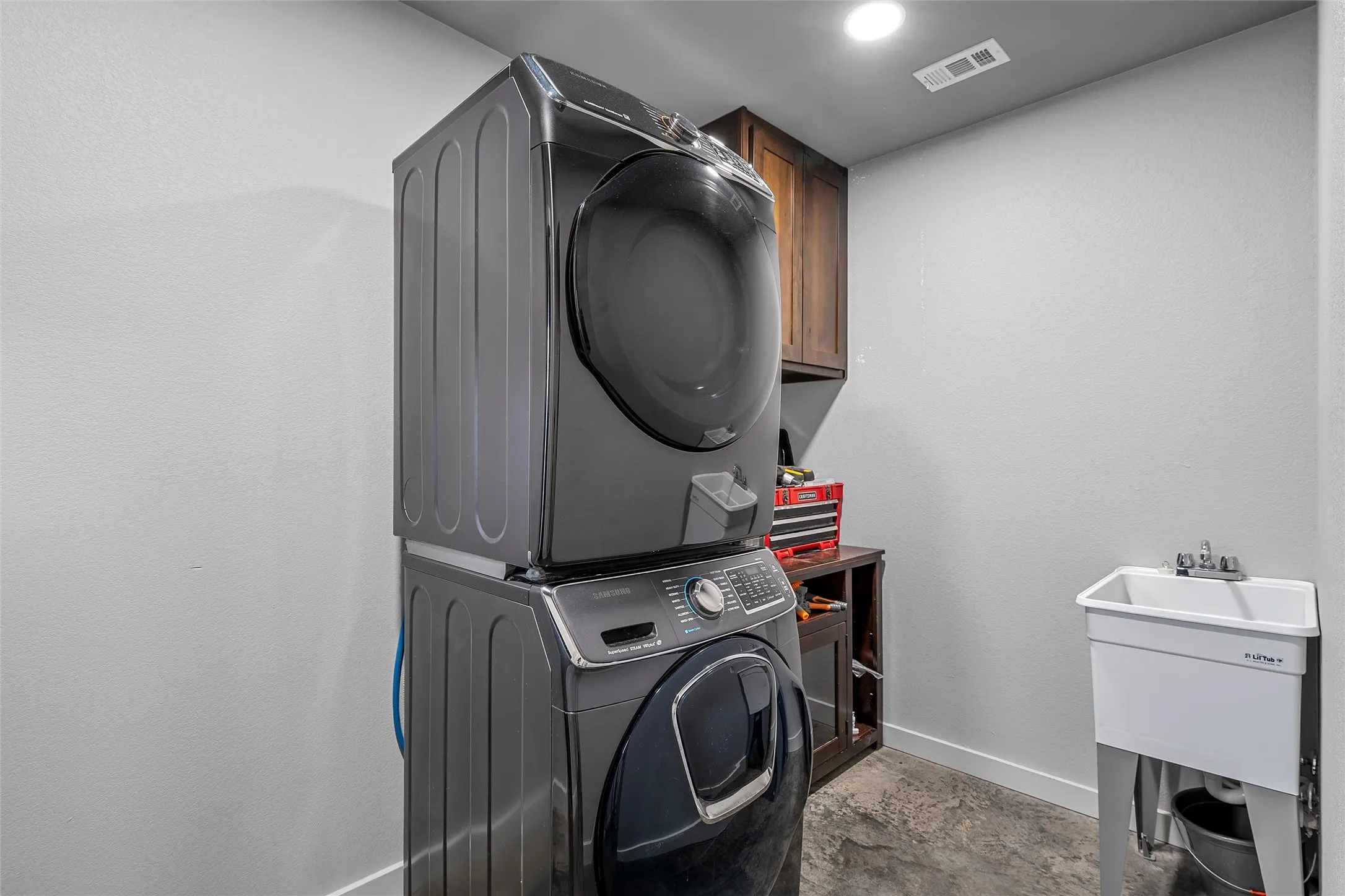 Single Family Residence For Sale in Bosque County , 289 CR 4275, Clifton, Texas 76634, 2 Bedroom, 2 Bathroom, Garage spaces, 1,960 Sqft, built in 2019, Price $1,825,000, mls#21308268, Real Estate Agent in Clifton, Homes For Sale in Bosque county, Homes For Sale in Clifton, Realtor in Clifton Texas, Real Estate Brokerage Independent Realty Texas, Luminita Cordes Realtor
