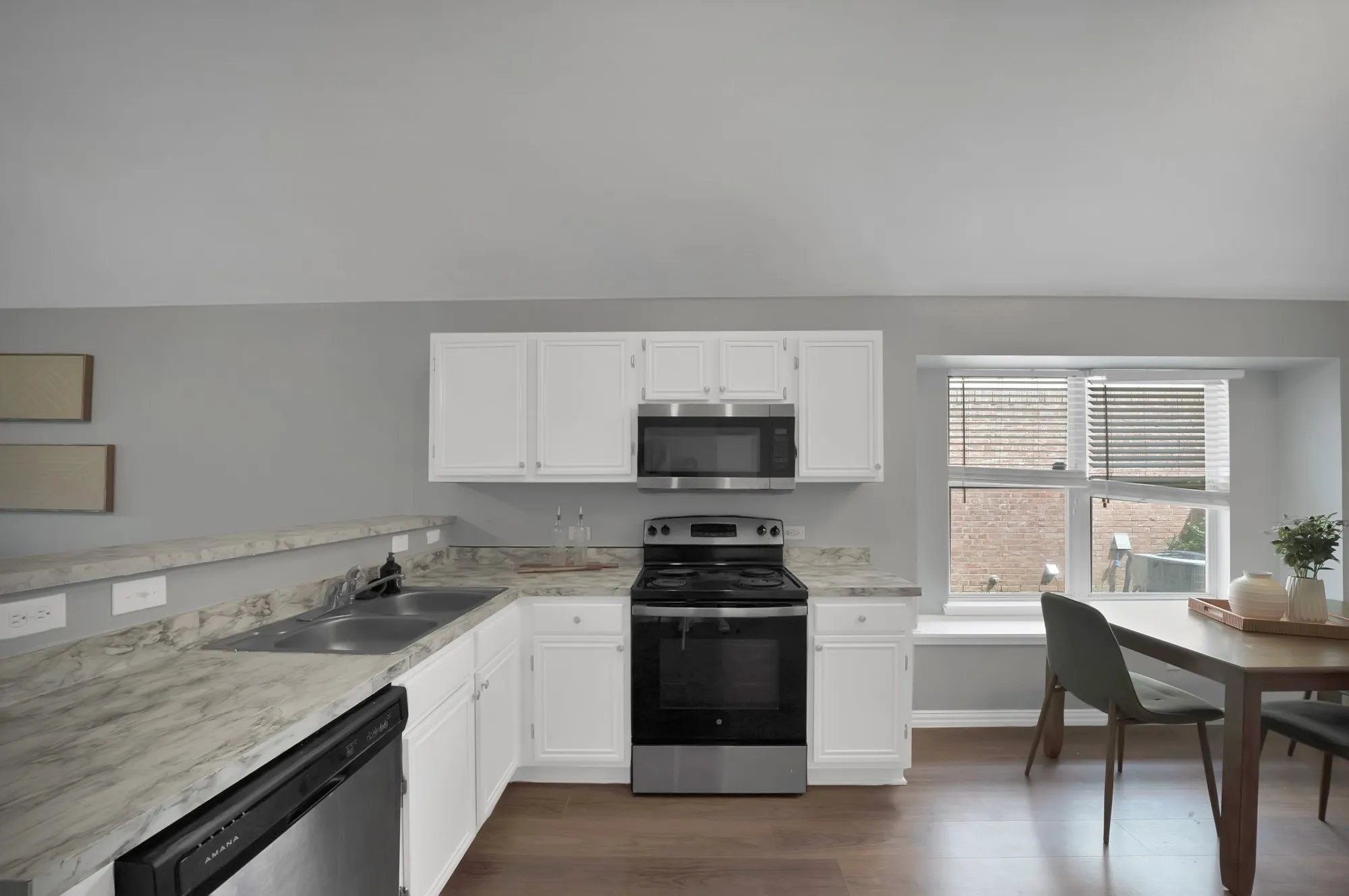 Single Family Residence For Sale in Tarrant County , 11765 Bobcat Drive, Fort Worth, Texas 76244, 3 Bedroom, 2 Bathroom, 2 Garage spaces, 1,408 Sqft, built in 2004, mls#21301777, Real Estate Agent in Fort Worth, Homes For Sale in Tarrant county, Homes For Sale in Fort Worth, Realtor in Fort Worth Texas, Real Estate Brokerage Independent Realty Texas, Luminita Cordes Realtor