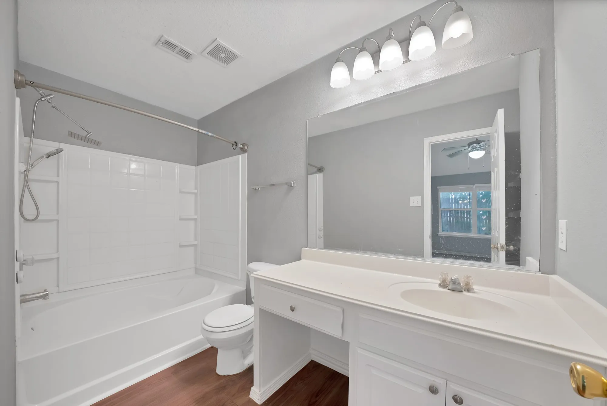 Single Family Residence For Sale in Tarrant County , 11765 Bobcat Drive, Fort Worth, Texas 76244, 3 Bedroom, 2 Bathroom, 2 Garage spaces, 1,408 Sqft, built in 2004, mls#21301777, Real Estate Agent in Fort Worth, Homes For Sale in Tarrant county, Homes For Sale in Fort Worth, Realtor in Fort Worth Texas, Real Estate Brokerage Independent Realty Texas, Luminita Cordes Realtor