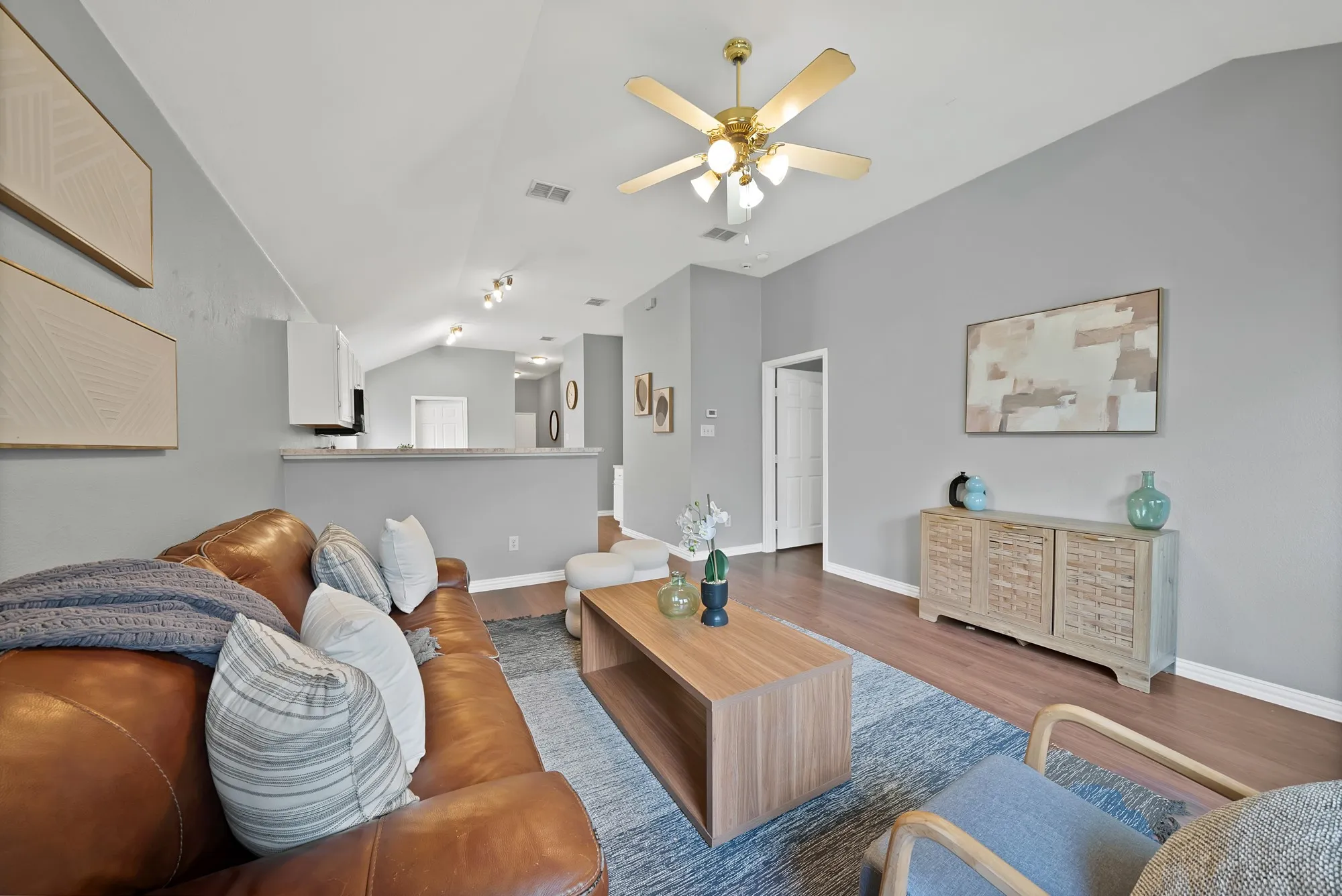 Single Family Residence For Sale in Tarrant County , 11765 Bobcat Drive, Fort Worth, Texas 76244, 3 Bedroom, 2 Bathroom, 2 Garage spaces, 1,408 Sqft, built in 2004, mls#21301777, Real Estate Agent in Fort Worth, Homes For Sale in Tarrant county, Homes For Sale in Fort Worth, Realtor in Fort Worth Texas, Real Estate Brokerage Independent Realty Texas, Luminita Cordes Realtor