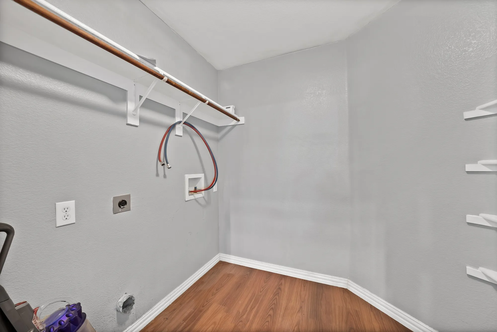 Single Family Residence For Sale in Tarrant County , 11765 Bobcat Drive, Fort Worth, Texas 76244, 3 Bedroom, 2 Bathroom, 2 Garage spaces, 1,408 Sqft, built in 2004, mls#21301777, Real Estate Agent in Fort Worth, Homes For Sale in Tarrant county, Homes For Sale in Fort Worth, Realtor in Fort Worth Texas, Real Estate Brokerage Independent Realty Texas, Luminita Cordes Realtor