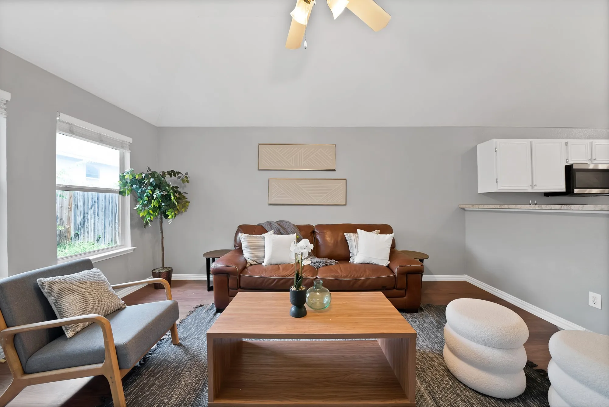 Single Family Residence For Sale in Tarrant County , 11765 Bobcat Drive, Fort Worth, Texas 76244, 3 Bedroom, 2 Bathroom, 2 Garage spaces, 1,408 Sqft, built in 2004, mls#21301777, Real Estate Agent in Fort Worth, Homes For Sale in Tarrant county, Homes For Sale in Fort Worth, Realtor in Fort Worth Texas, Real Estate Brokerage Independent Realty Texas, Luminita Cordes Realtor