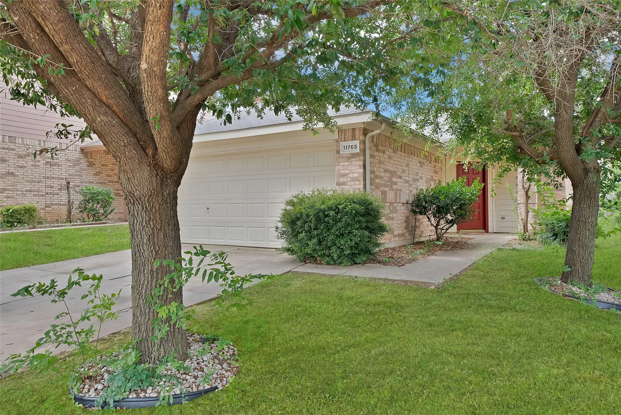 Single Family Residence For Sale in Tarrant County , 11765 Bobcat Drive, Fort Worth, Texas 76244, 3 Bedroom, 2 Bathroom, 2 Garage spaces, 1,408 Sqft, built in 2004, mls#21301777, Real Estate Agent in Fort Worth, Homes For Sale in Tarrant county, Homes For Sale in Fort Worth, Realtor in Fort Worth Texas, Real Estate Brokerage Independent Realty Texas, Luminita Cordes Realtor