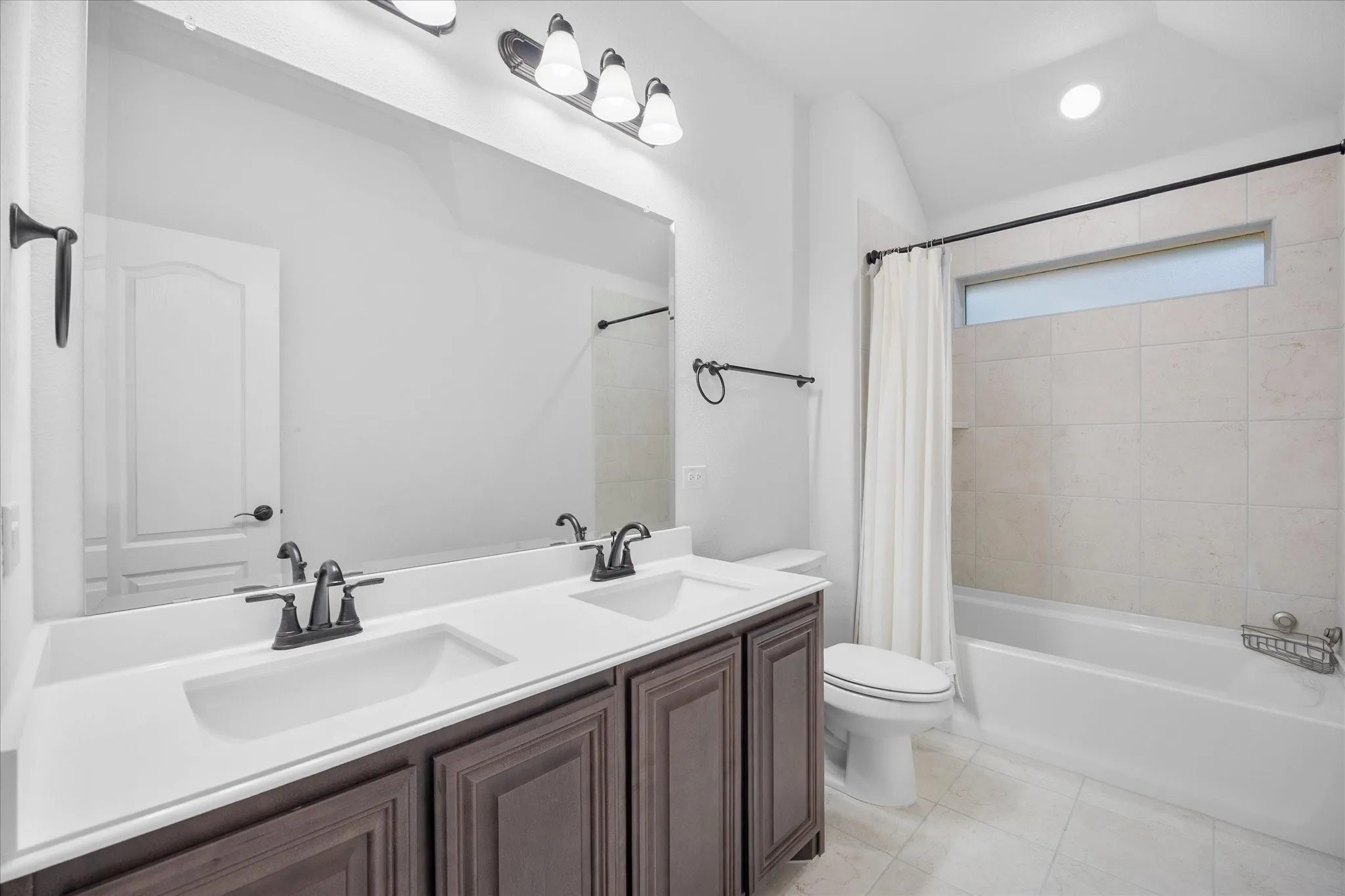 Single Family Residence For Rent in Rockwall County , 1904 Frediano Lane, Mclendon Chisholm, Texas 75032, 5 Bedroom, 4 Bathroom, 3 Garage spaces, 3,480 Sqft, built in 2022, mls#21308323, Real Estate Agent in Mclendon Chisholm, Homes For Rent in Rockwall county, Homes For Rent in Mclendon Chisholm, Realtor in Mclendon Chisholm Texas, Real Estate Brokerage Independent Realty Texas, Luminita Cordes Realtor
