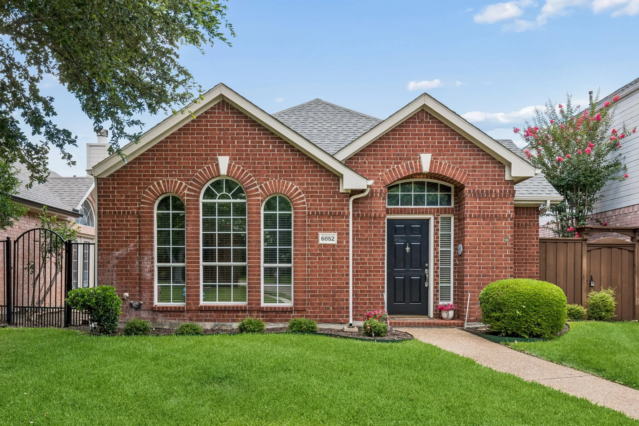 Single Family Residence For Sale in Collin County , 6852 High Field Trail, Plano, Texas 75023, 3 Bedroom, 2 Bathroom, 2 Garage spaces, 1,705 Sqft, built in 1995, mls#21306909, Real Estate Agent in Plano, Homes For Sale in Collin county, Homes For Sale in Plano, Realtor in Plano Texas, Real Estate Brokerage Independent Realty Texas, Luminita Cordes Realtor