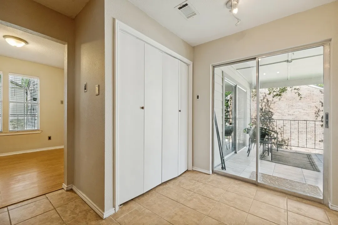 Condominium For Sale in Dallas County , 5300 Keller Springs Road 2054, Dallas, Texas 75248, 1 Bedroom, 1 Bathroom, Garage spaces, 812 Sqft, built in 1982, mls#21308368, Real Estate Agent in Dallas, Homes For Sale in Dallas county, Homes For Sale in Dallas, Realtor in Dallas Texas, Real Estate Brokerage Independent Realty Texas, Luminita Cordes Realtor