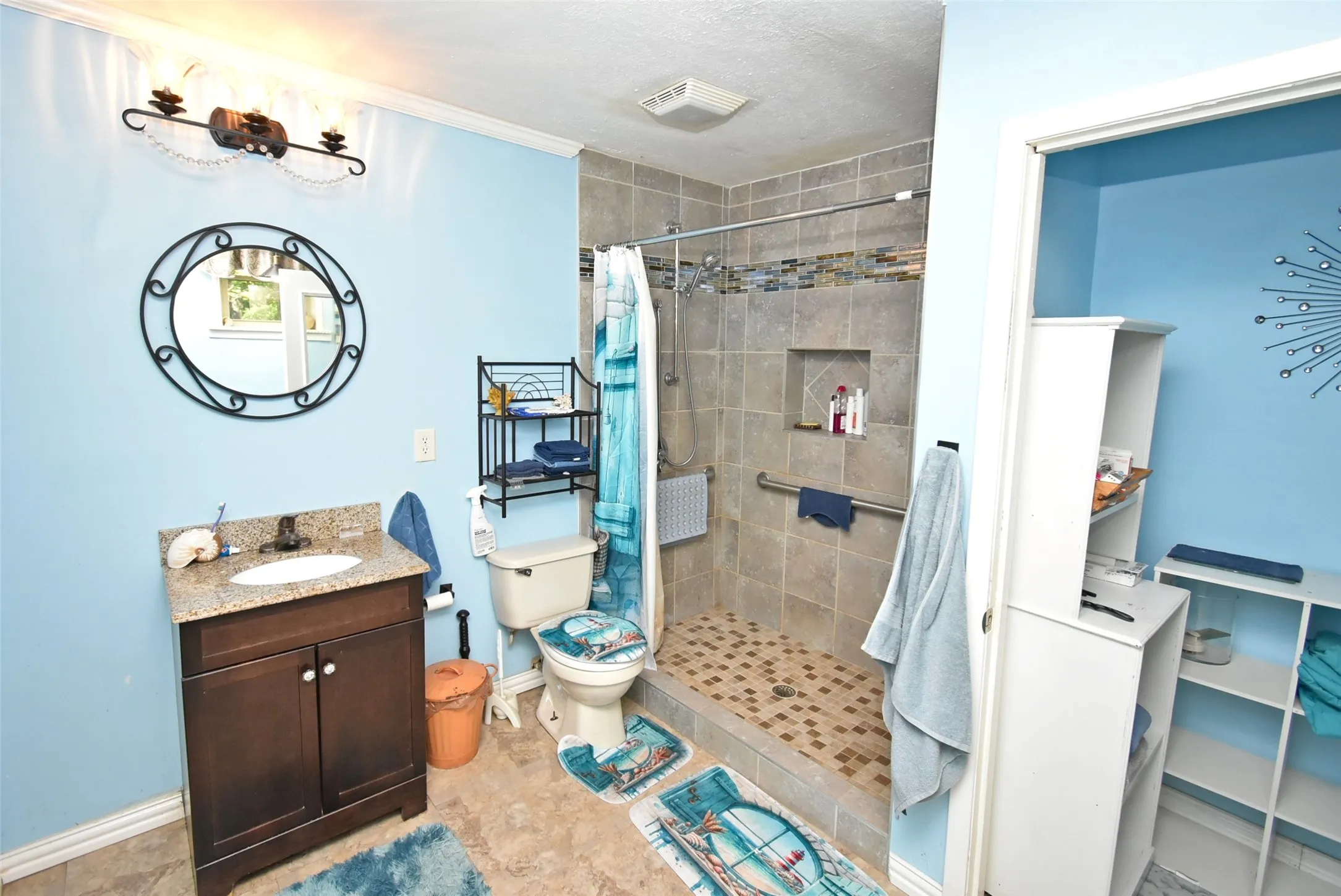 Single Family Residence For Sale in Wood County , 411 N Winnsboro Street, Quitman, Texas 75783, 3 Bedroom, 2 Bathroom, Garage spaces, 1,683 Sqft, built in 1985, mls#21306487, Real Estate Agent in Quitman, Homes For Sale in Wood county, Homes For Sale in Quitman, Realtor in Quitman Texas, Real Estate Brokerage Independent Realty Texas, Luminita Cordes Realtor