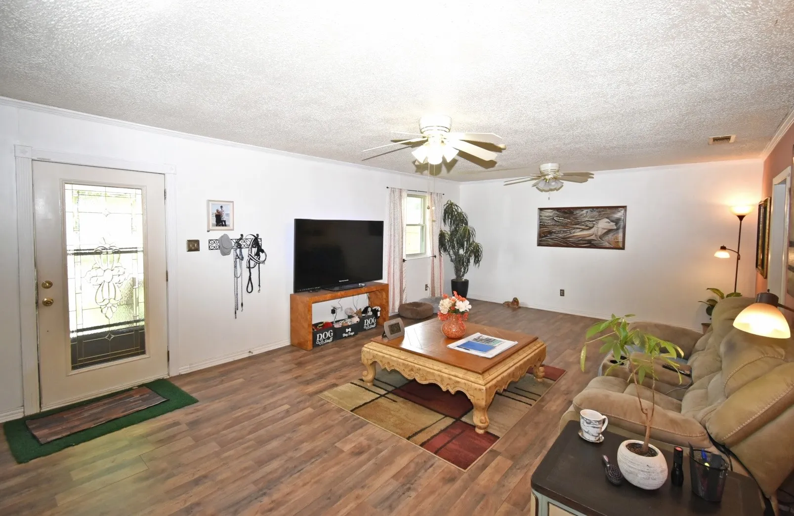 Single Family Residence For Sale in Wood County , 411 N Winnsboro Street, Quitman, Texas 75783, 3 Bedroom, 2 Bathroom, Garage spaces, 1,683 Sqft, built in 1985, mls#21306487, Real Estate Agent in Quitman, Homes For Sale in Wood county, Homes For Sale in Quitman, Realtor in Quitman Texas, Real Estate Brokerage Independent Realty Texas, Luminita Cordes Realtor