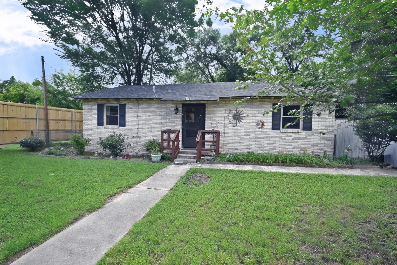 Single Family Residence For Sale in Wood County , 411 N Winnsboro Street, Quitman, Texas 75783, 3 Bedroom, 2 Bathroom, Garage spaces, 1,683 Sqft, built in 1985, mls#21306487, Real Estate Agent in Quitman, Homes For Sale in Wood county, Homes For Sale in Quitman, Realtor in Quitman Texas, Real Estate Brokerage Independent Realty Texas, Luminita Cordes Realtor