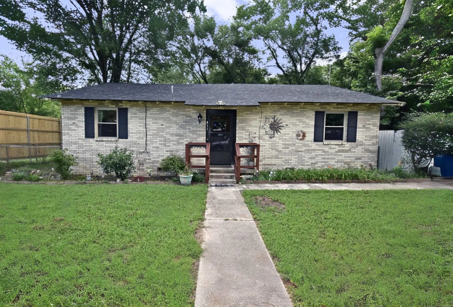 Single Family Residence For Sale in Wood County , 411 N Winnsboro Street, Quitman, Texas 75783, 3 Bedroom, 2 Bathroom, Garage spaces, 1,683 Sqft, built in 1985, mls#21306487, Real Estate Agent in Quitman, Homes For Sale in Wood county, Homes For Sale in Quitman, Realtor in Quitman Texas, Real Estate Brokerage Independent Realty Texas, Luminita Cordes Realtor