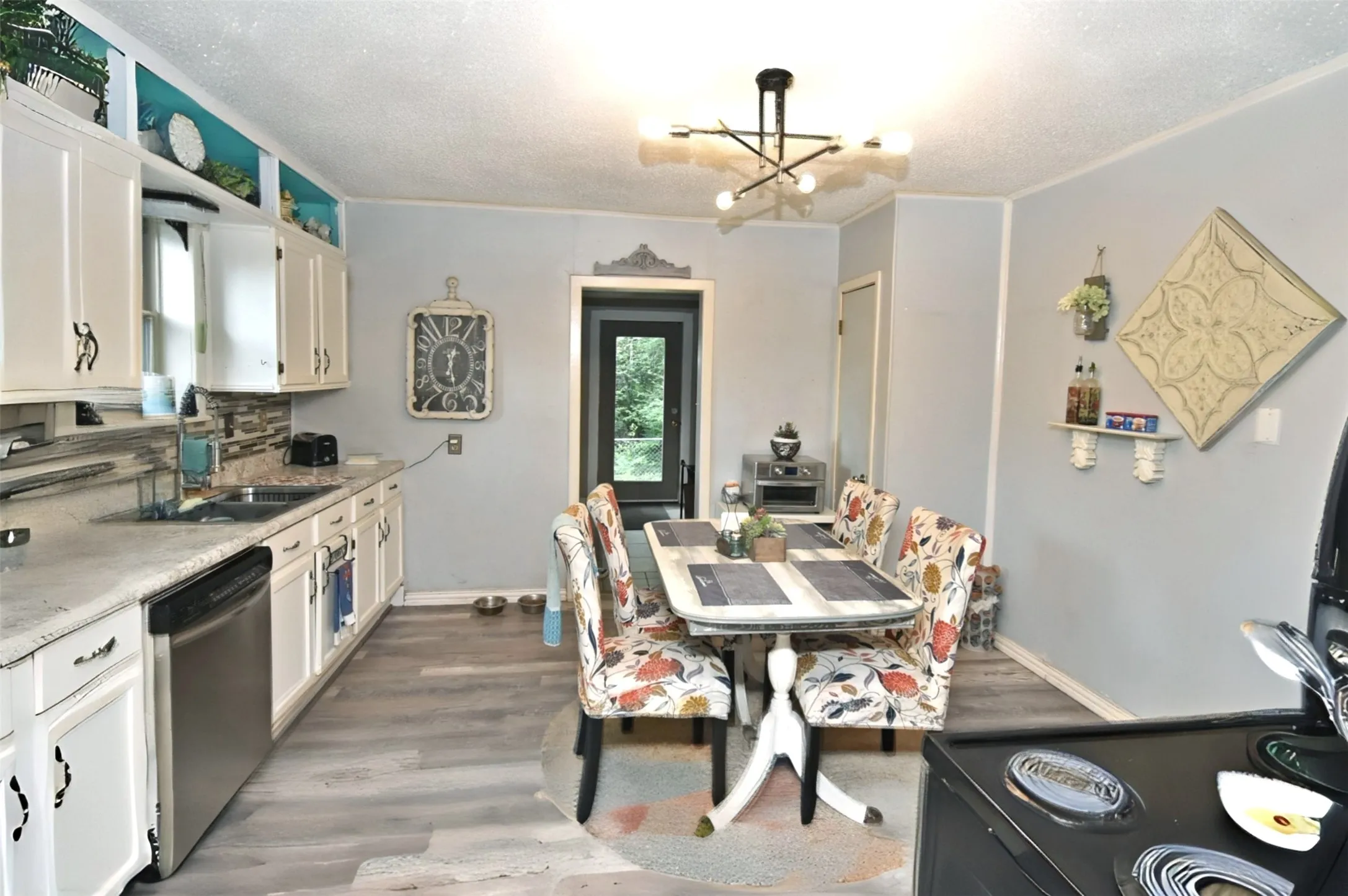 Single Family Residence For Sale in Wood County , 411 N Winnsboro Street, Quitman, Texas 75783, 3 Bedroom, 2 Bathroom, Garage spaces, 1,683 Sqft, built in 1985, mls#21306487, Real Estate Agent in Quitman, Homes For Sale in Wood county, Homes For Sale in Quitman, Realtor in Quitman Texas, Real Estate Brokerage Independent Realty Texas, Luminita Cordes Realtor