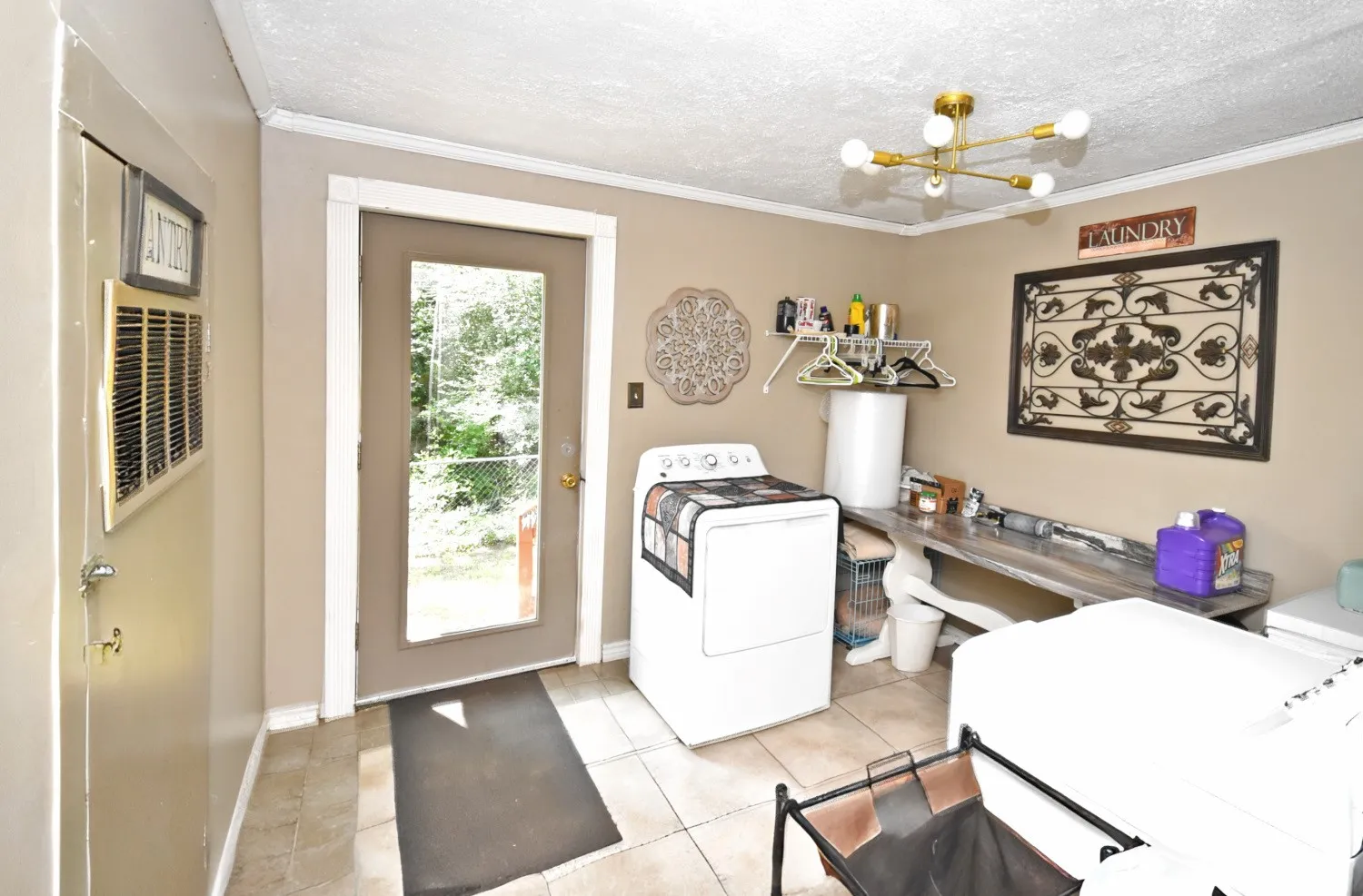 Single Family Residence For Sale in Wood County , 411 N Winnsboro Street, Quitman, Texas 75783, 3 Bedroom, 2 Bathroom, Garage spaces, 1,683 Sqft, built in 1985, mls#21306487, Real Estate Agent in Quitman, Homes For Sale in Wood county, Homes For Sale in Quitman, Realtor in Quitman Texas, Real Estate Brokerage Independent Realty Texas, Luminita Cordes Realtor