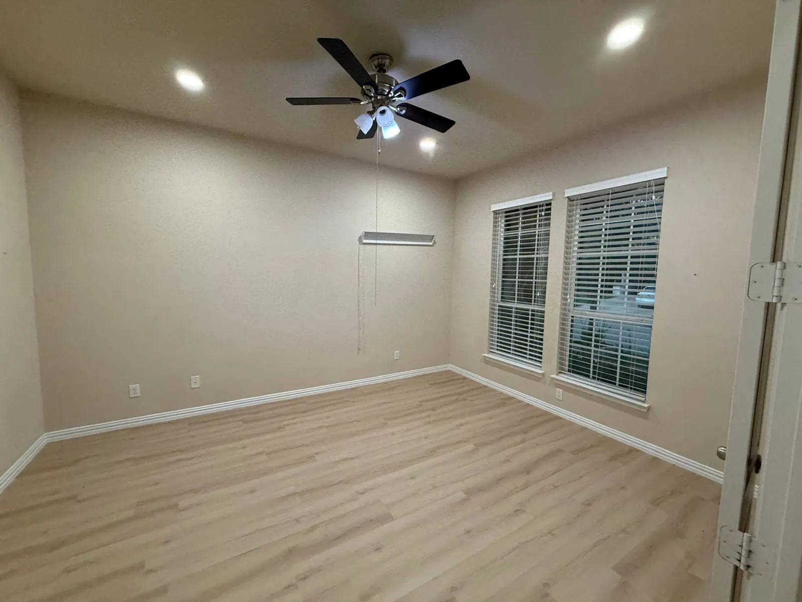 Single Family Residence For Rent in Collin County , 6112 Eldridge Lane, Mc Kinney, Texas 75070, 4 Bedroom, 3 Bathroom, 2 Garage spaces, 3,297 Sqft, built in 2016, mls#21308382, Real Estate Agent in Mc Kinney, Homes For Rent in Collin county, Homes For Rent in Mc Kinney, Realtor in Mc Kinney Texas, Real Estate Brokerage Independent Realty Texas, Luminita Cordes Realtor