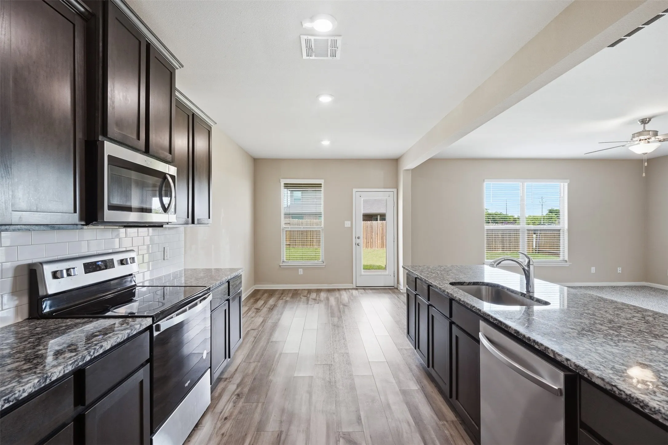 Single Family Residence For Sale in Tarrant County , 1000 Tumbleweed Trail, Crowley, Texas 76036, 4 Bedroom, 3 Bathroom, 2 Garage spaces, 2,231 Sqft, built in 2021, mls#21291038, Real Estate Agent in Crowley, Homes For Sale in Tarrant county, Homes For Sale in Crowley, Realtor in Crowley Texas, Real Estate Brokerage Independent Realty Texas, Luminita Cordes Realtor