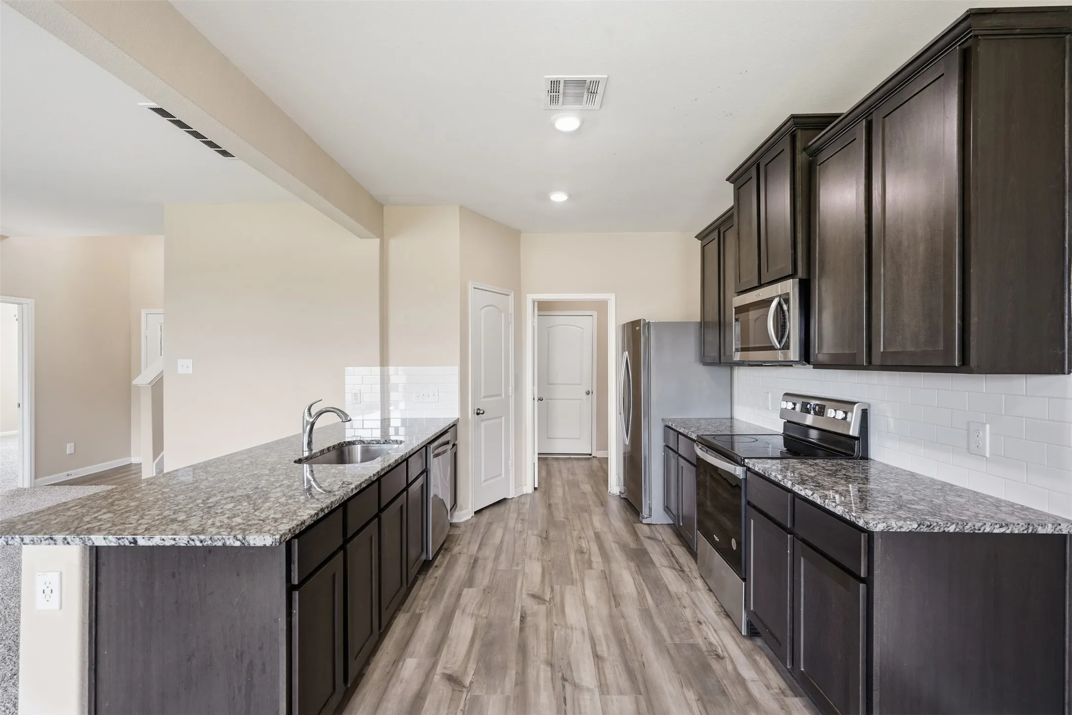 Single Family Residence For Sale in Tarrant County , 1000 Tumbleweed Trail, Crowley, Texas 76036, 4 Bedroom, 3 Bathroom, 2 Garage spaces, 2,231 Sqft, built in 2021, mls#21291038, Real Estate Agent in Crowley, Homes For Sale in Tarrant county, Homes For Sale in Crowley, Realtor in Crowley Texas, Real Estate Brokerage Independent Realty Texas, Luminita Cordes Realtor