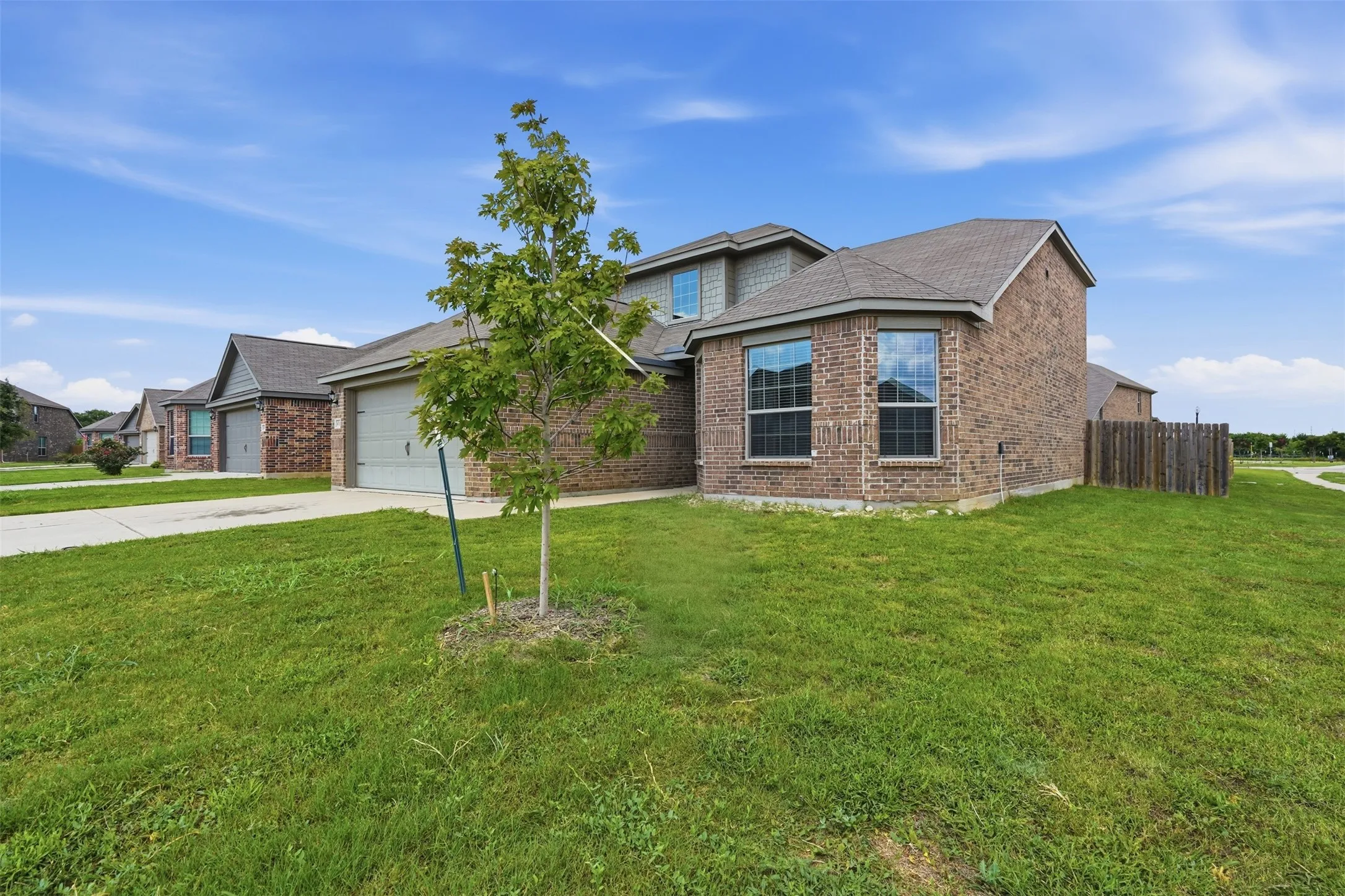 Single Family Residence For Sale in Tarrant County , 1000 Tumbleweed Trail, Crowley, Texas 76036, 4 Bedroom, 3 Bathroom, 2 Garage spaces, 2,231 Sqft, built in 2021, mls#21291038, Real Estate Agent in Crowley, Homes For Sale in Tarrant county, Homes For Sale in Crowley, Realtor in Crowley Texas, Real Estate Brokerage Independent Realty Texas, Luminita Cordes Realtor