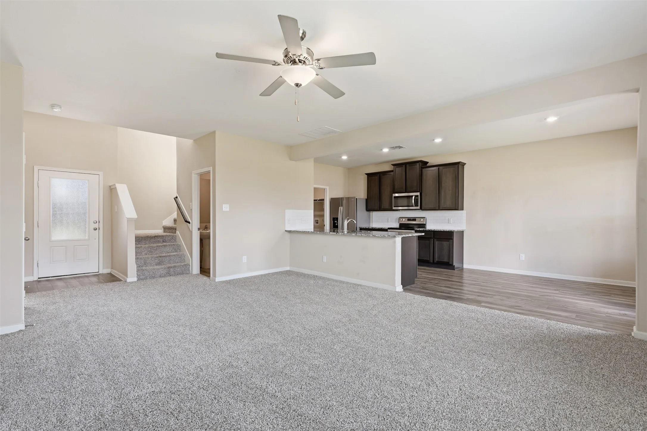 Single Family Residence For Sale in Tarrant County , 1000 Tumbleweed Trail, Crowley, Texas 76036, 4 Bedroom, 3 Bathroom, 2 Garage spaces, 2,231 Sqft, built in 2021, mls#21291038, Real Estate Agent in Crowley, Homes For Sale in Tarrant county, Homes For Sale in Crowley, Realtor in Crowley Texas, Real Estate Brokerage Independent Realty Texas, Luminita Cordes Realtor