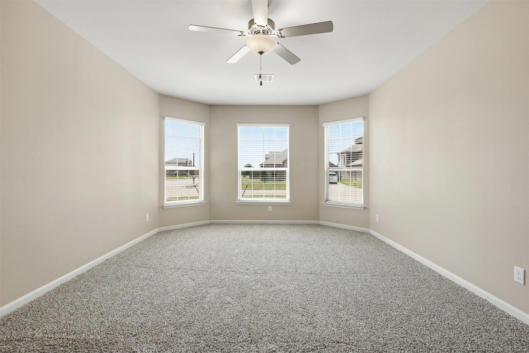 Single Family Residence For Sale in Tarrant County , 1000 Tumbleweed Trail, Crowley, Texas 76036, 4 Bedroom, 3 Bathroom, 2 Garage spaces, 2,231 Sqft, built in 2021, mls#21291038, Real Estate Agent in Crowley, Homes For Sale in Tarrant county, Homes For Sale in Crowley, Realtor in Crowley Texas, Real Estate Brokerage Independent Realty Texas, Luminita Cordes Realtor