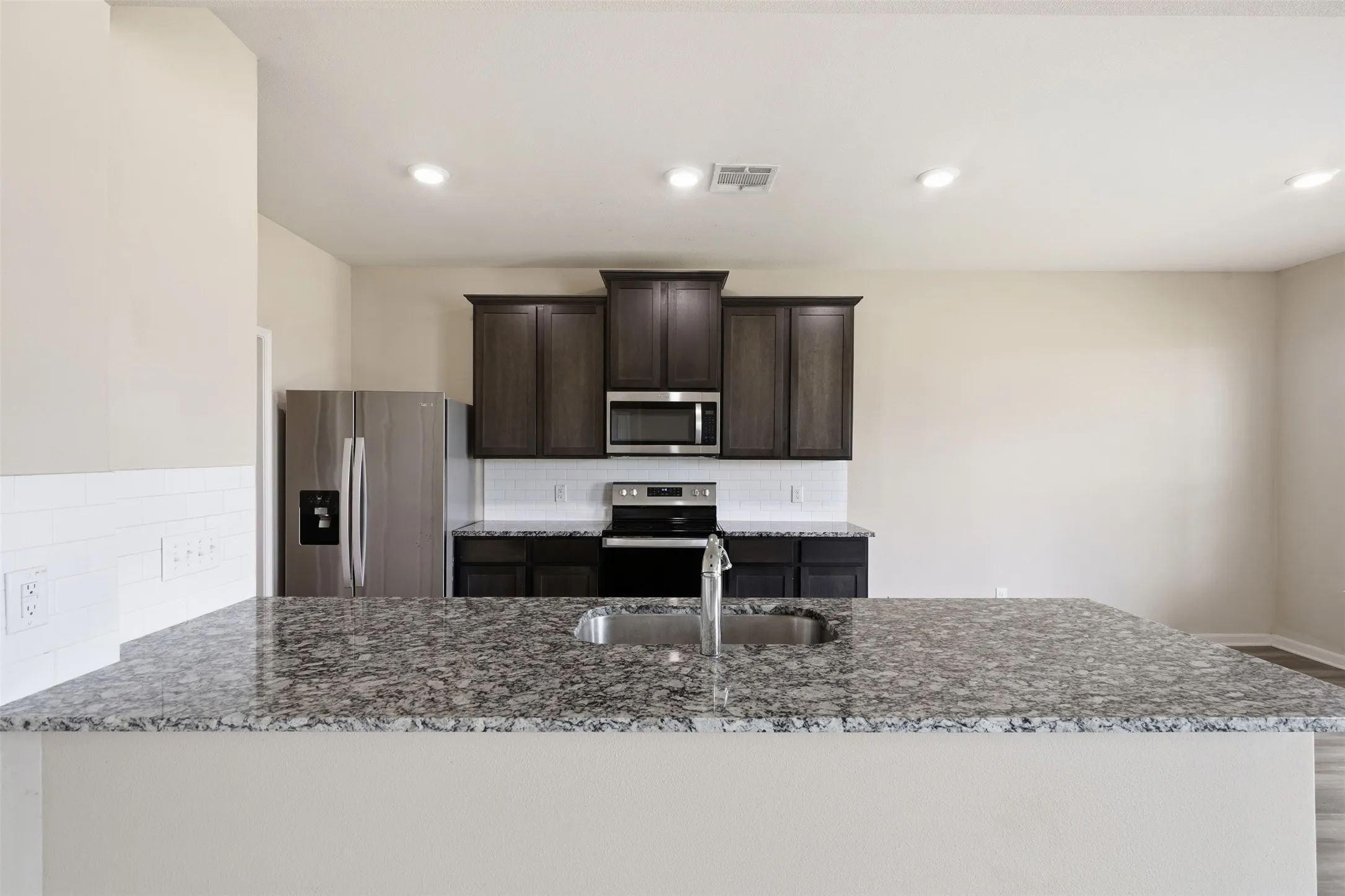Single Family Residence For Sale in Tarrant County , 1000 Tumbleweed Trail, Crowley, Texas 76036, 4 Bedroom, 3 Bathroom, 2 Garage spaces, 2,231 Sqft, built in 2021, mls#21291038, Real Estate Agent in Crowley, Homes For Sale in Tarrant county, Homes For Sale in Crowley, Realtor in Crowley Texas, Real Estate Brokerage Independent Realty Texas, Luminita Cordes Realtor